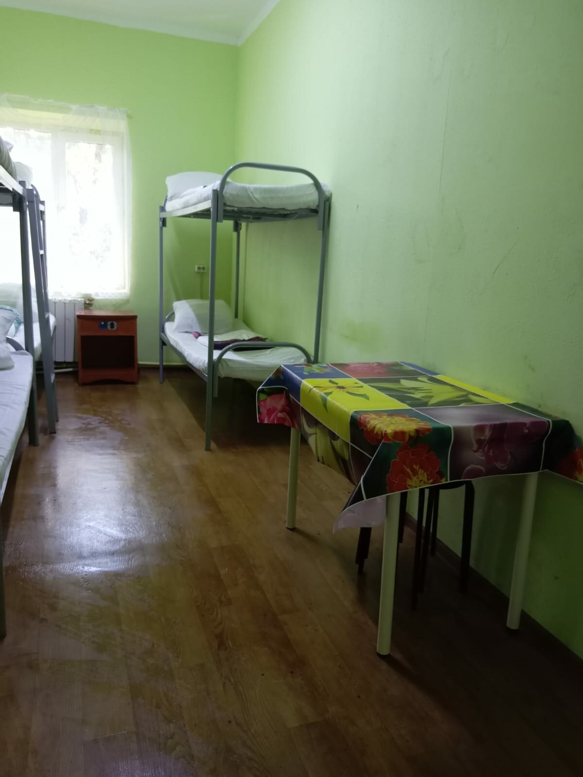 Общий номер для мужчин с 6 кроватями