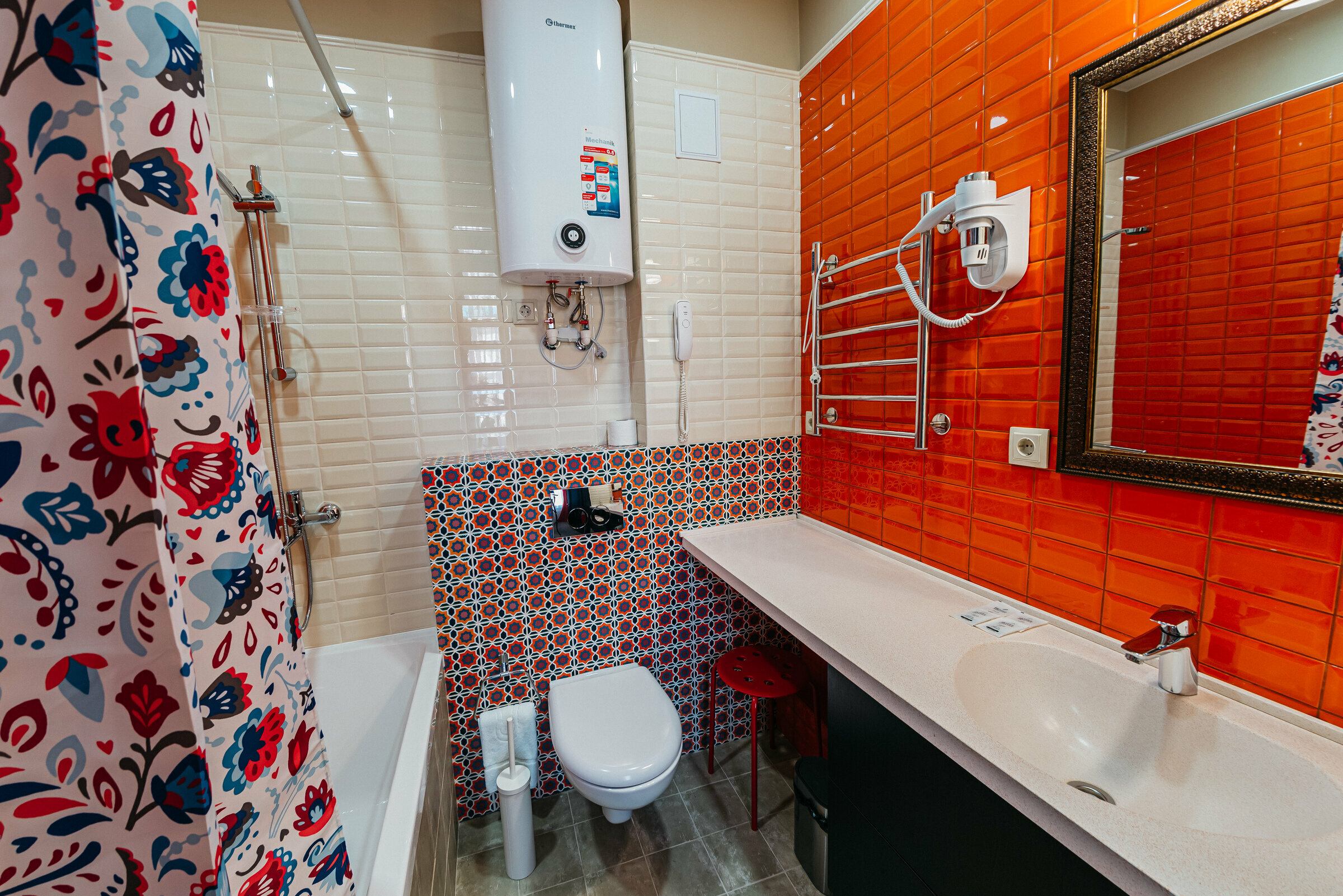 Стандартный номер с 2 односпальными кроватями и диваном