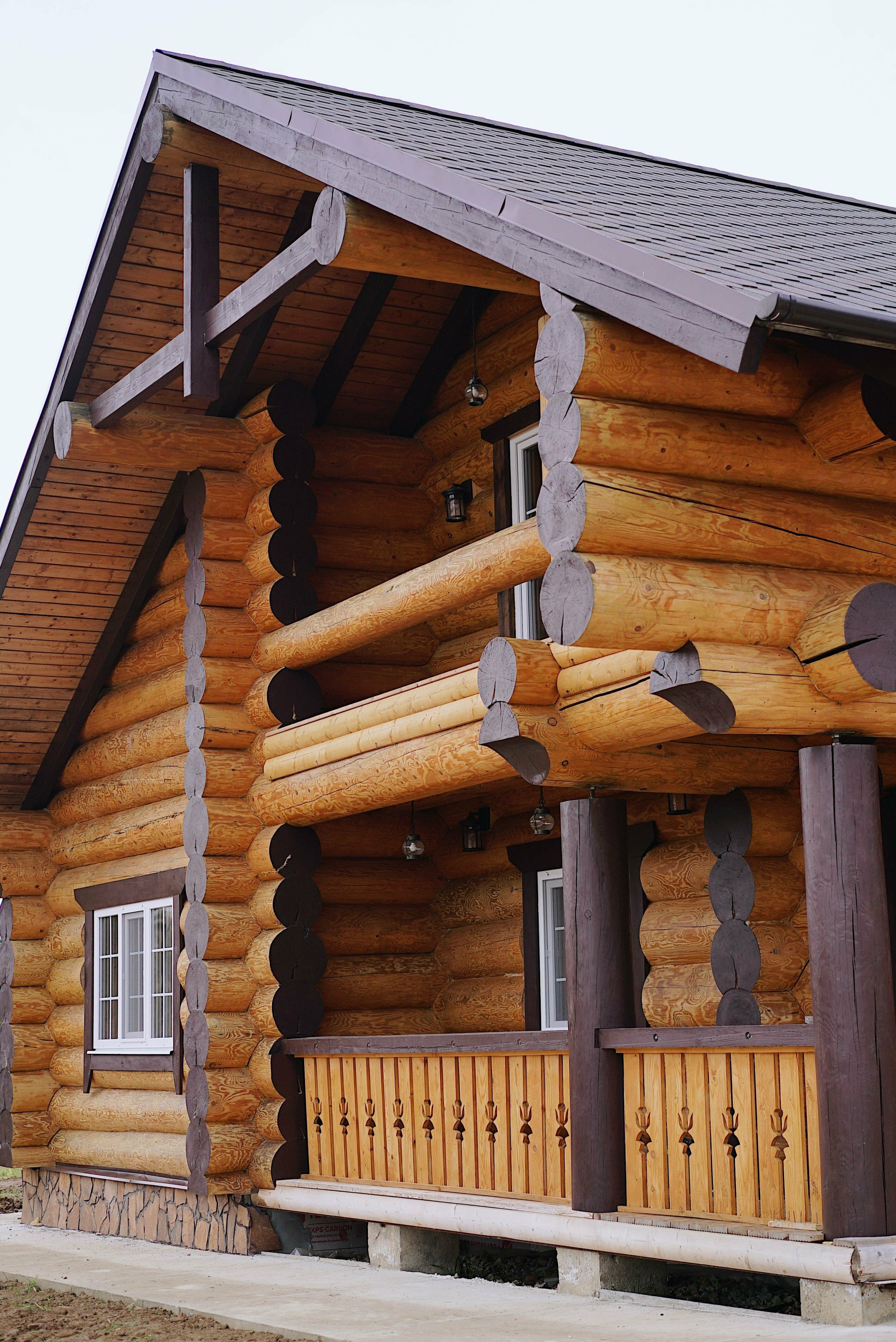 Двухэтажный терем "ЦВЕТЫ" в окружении леса