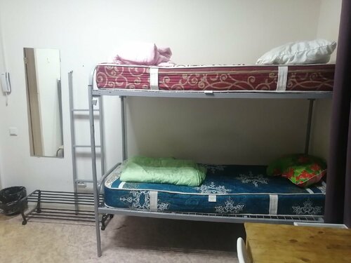 Односпальная кровать в общем номере в Гастроль