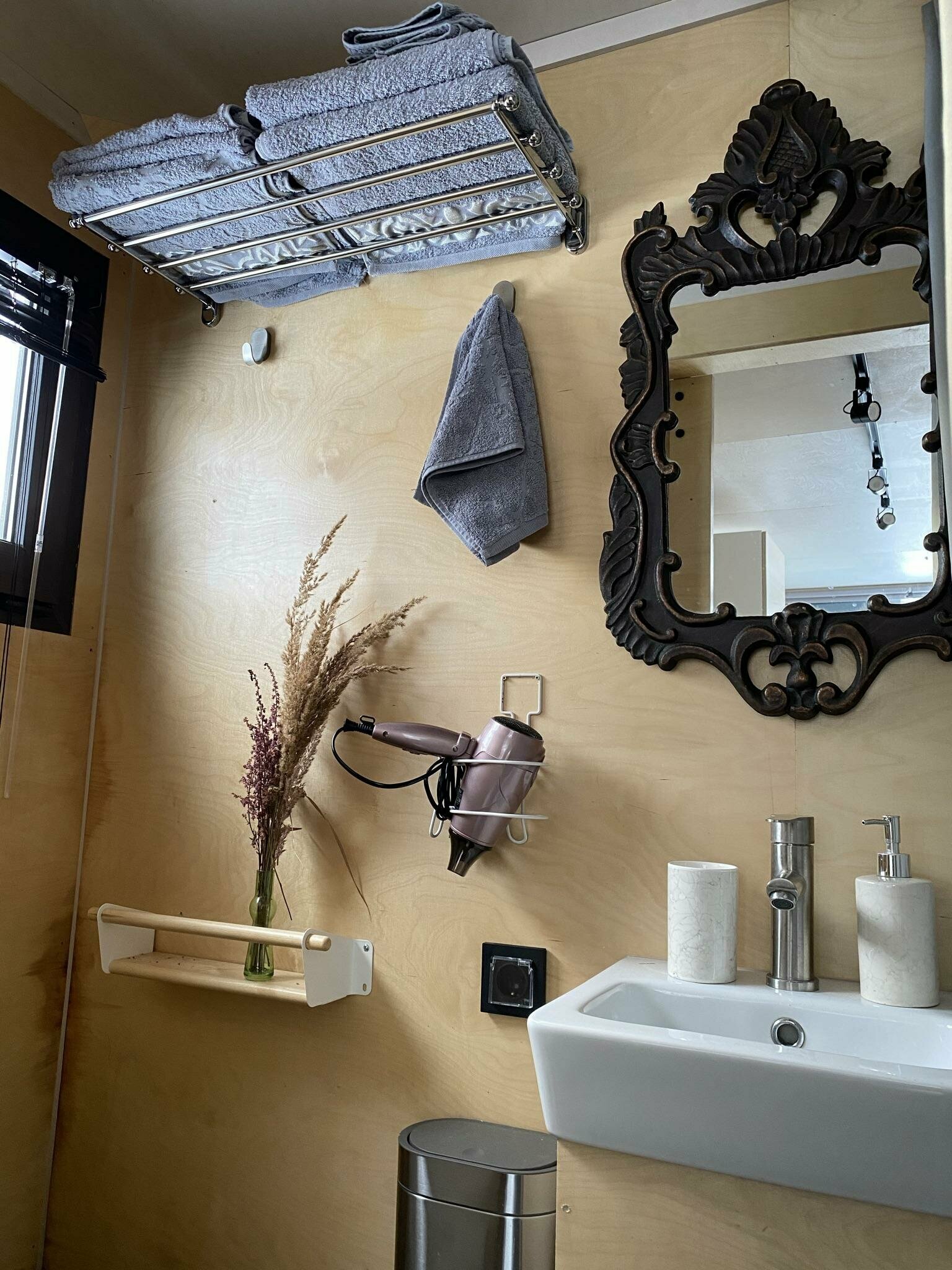 Дом на четверых "У Ивы" (с собственным спуском в реку)