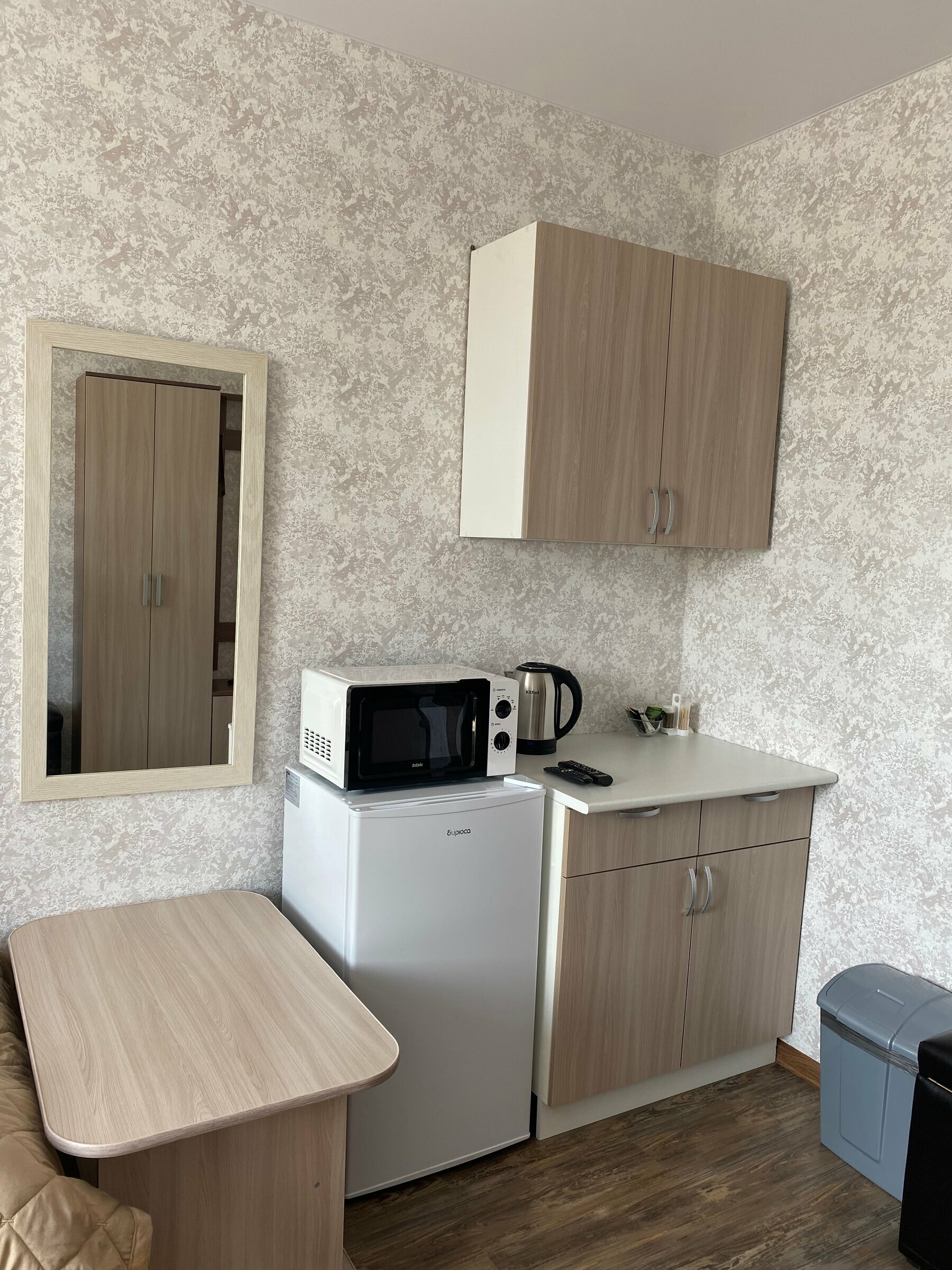 Трехместный номер эконом-класса с общей ванной комнатой