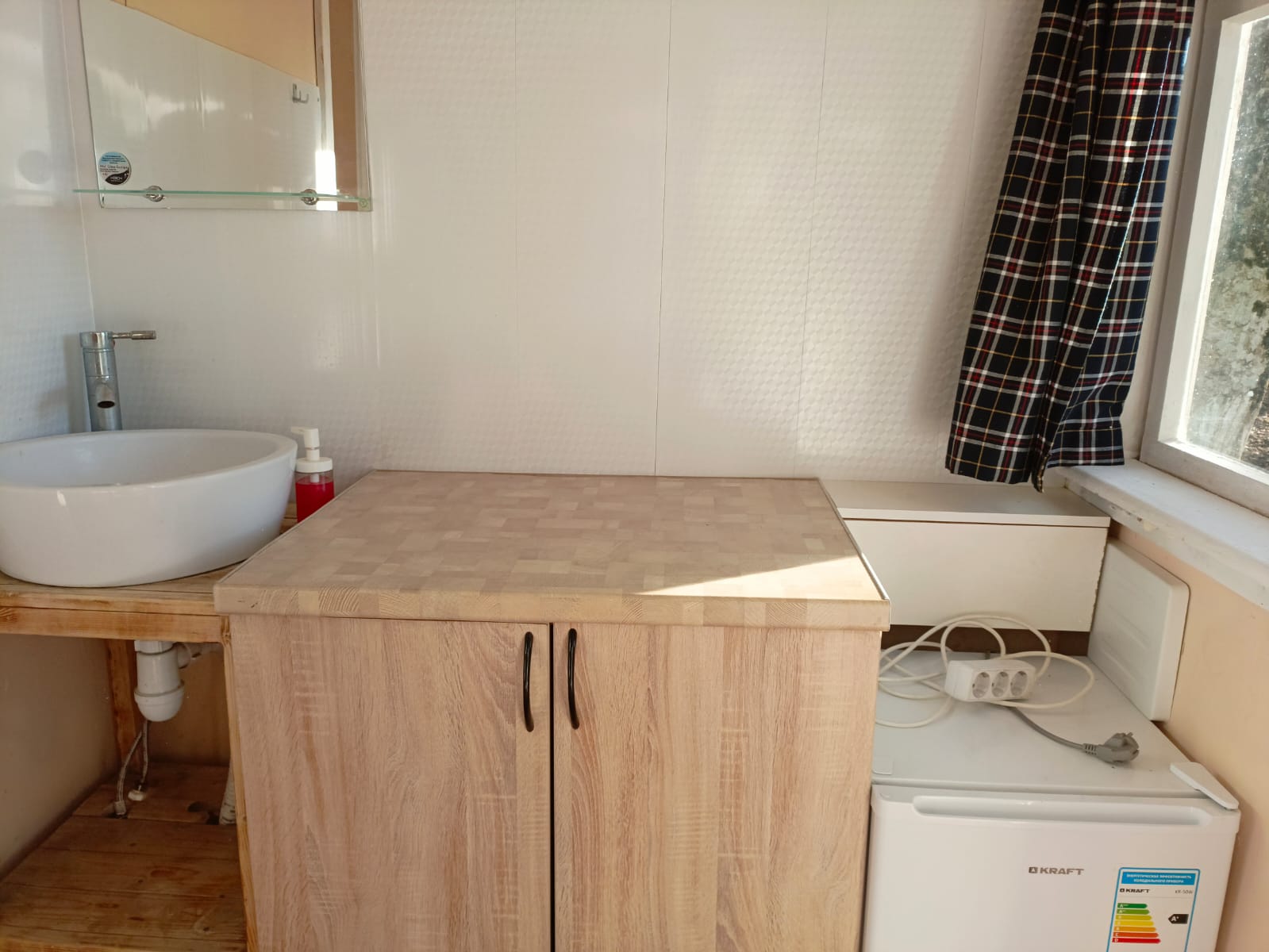 Бюджетный двухместный номер с 2 отдельными кроватями и туалетом