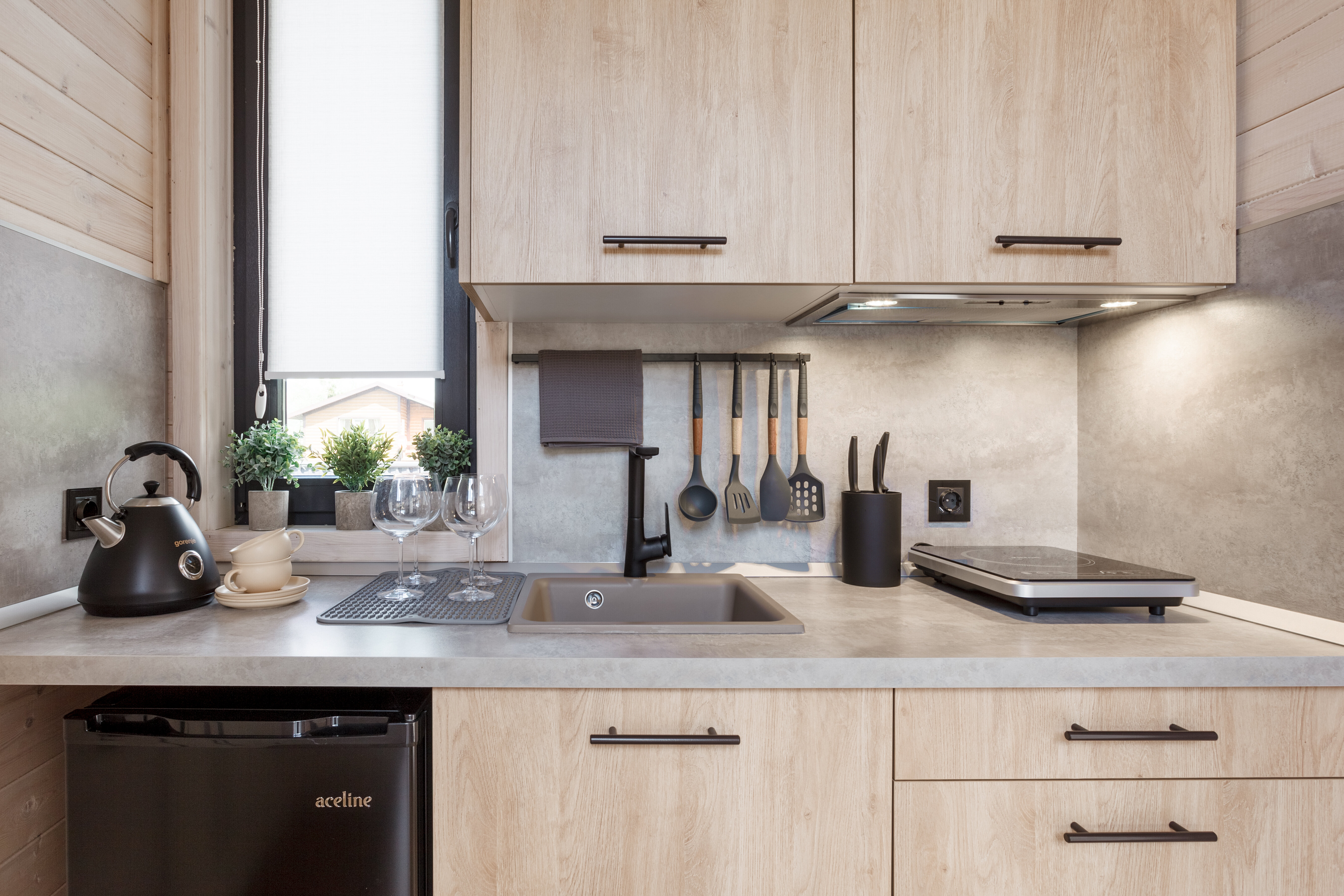 Номер-студия с кроватью размера "king-size" и диван-кроватью