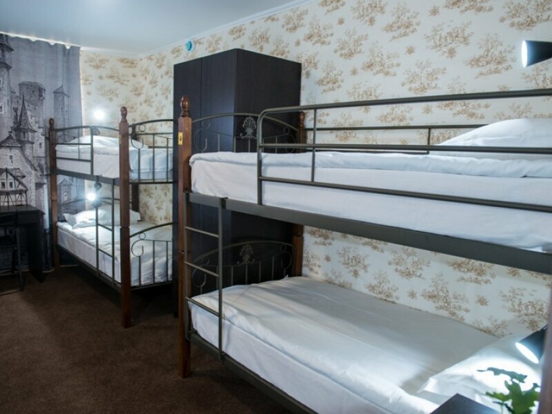 Кровать в общем 8-местном номере