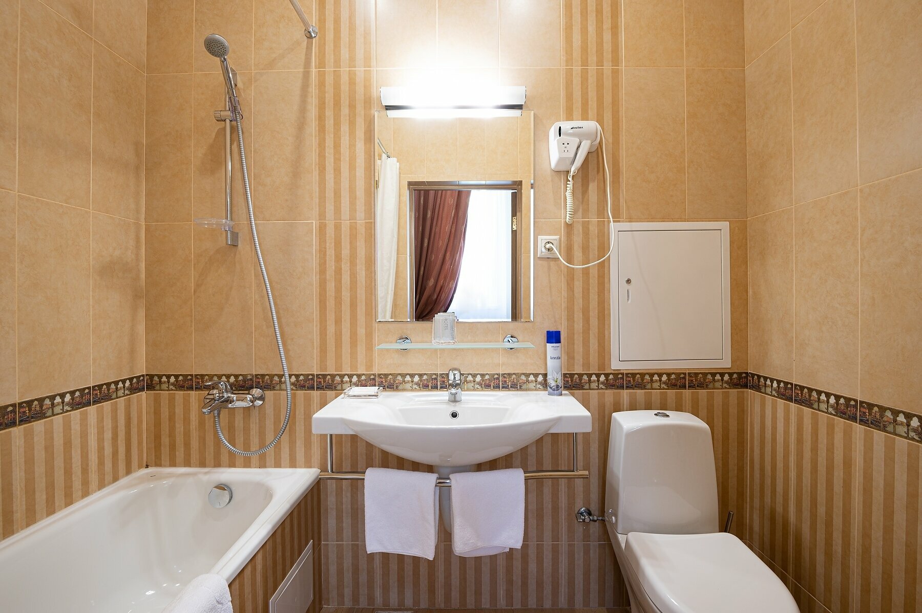 Трехместный номер с балконом