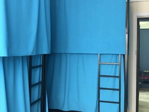 Кровать в общем 8-местном номере для мужчин и женщин в Travel Inn на Добрынинской
