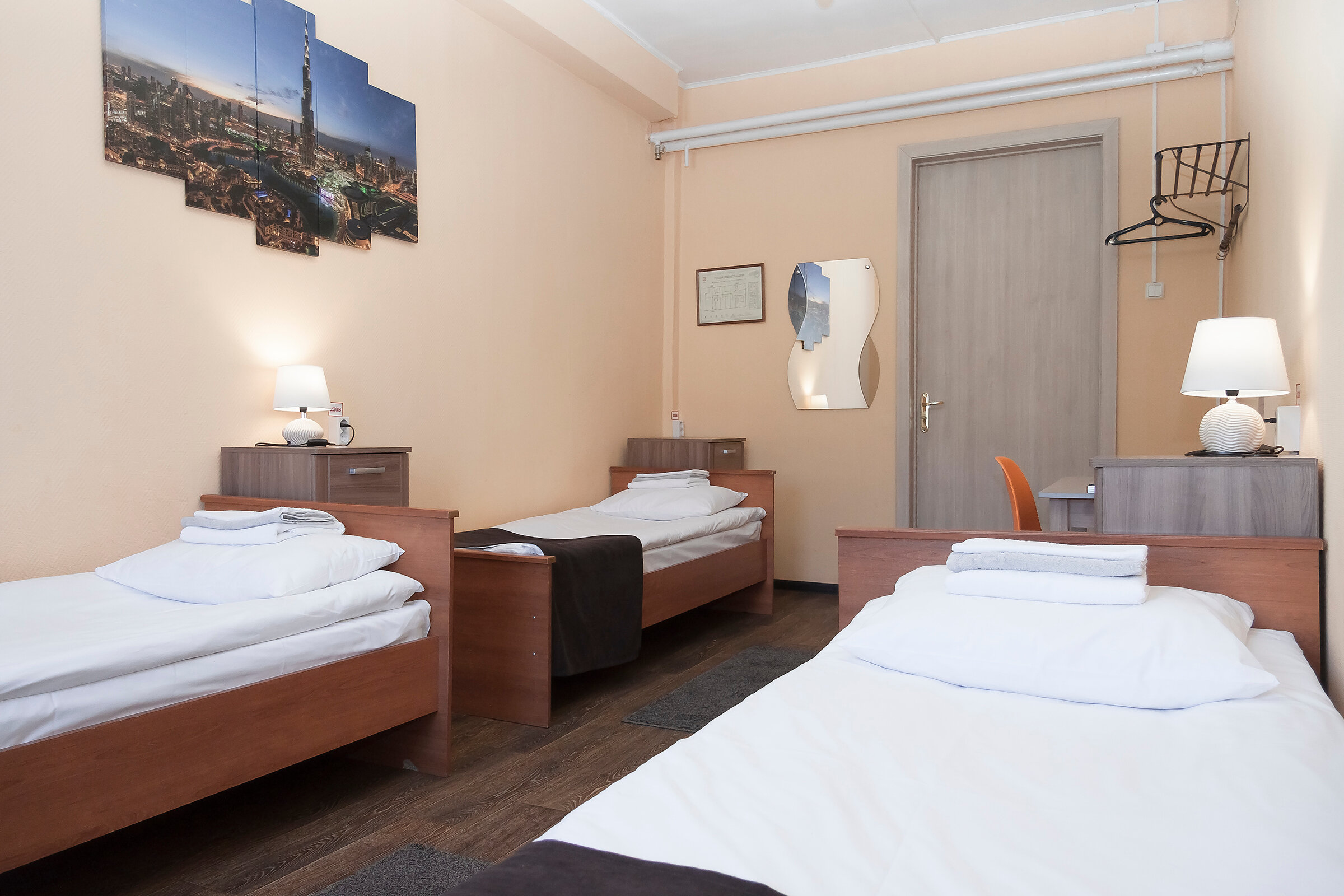 Односпальная кровать в общем мужском номере