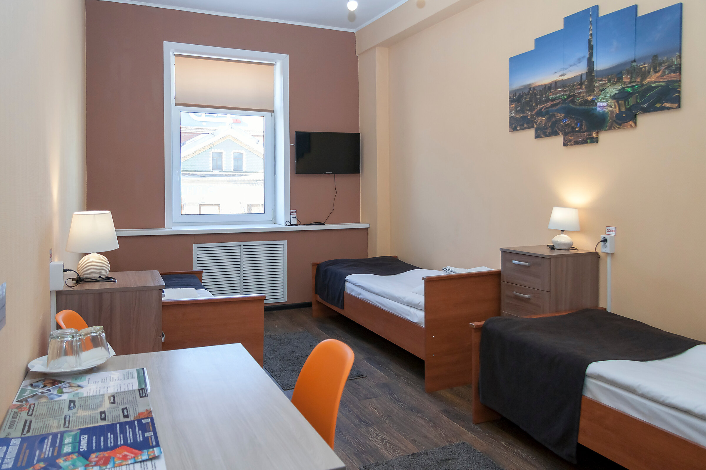 Односпальная кровать в общем мужском номере