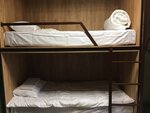 Спальное место на двухъярусной кровати в общем номере для мужчин в Халва
