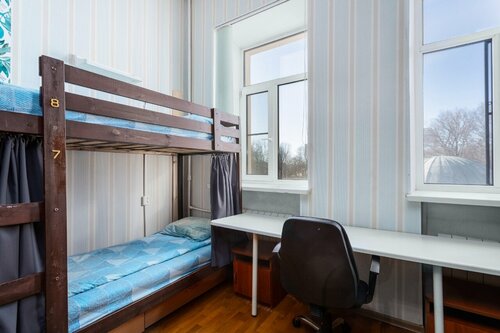 Спальное место на двухъярусной кровати в общем номере для мужчин и женщин в Спасибо