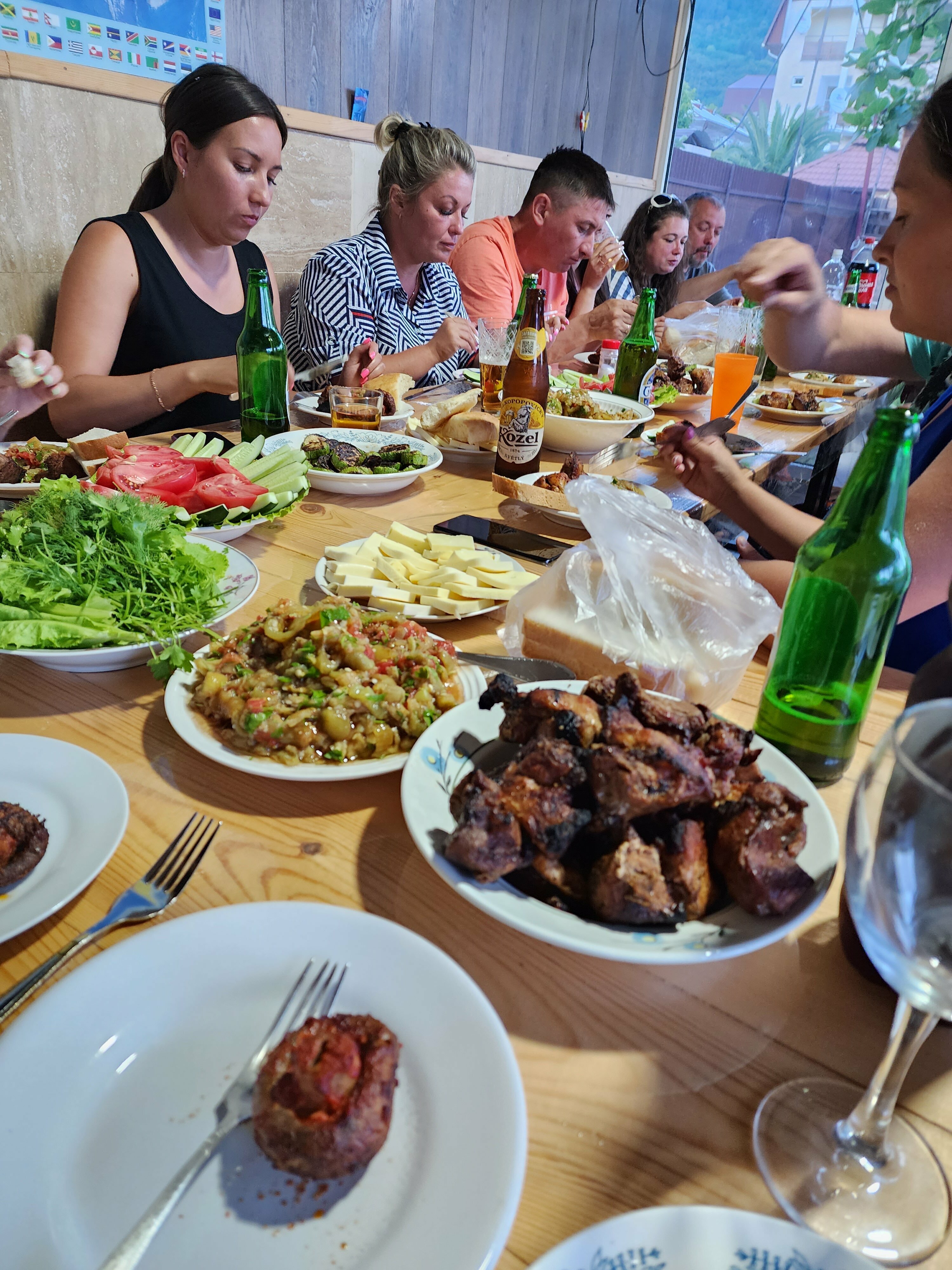 Трехместный номер с видом на горы