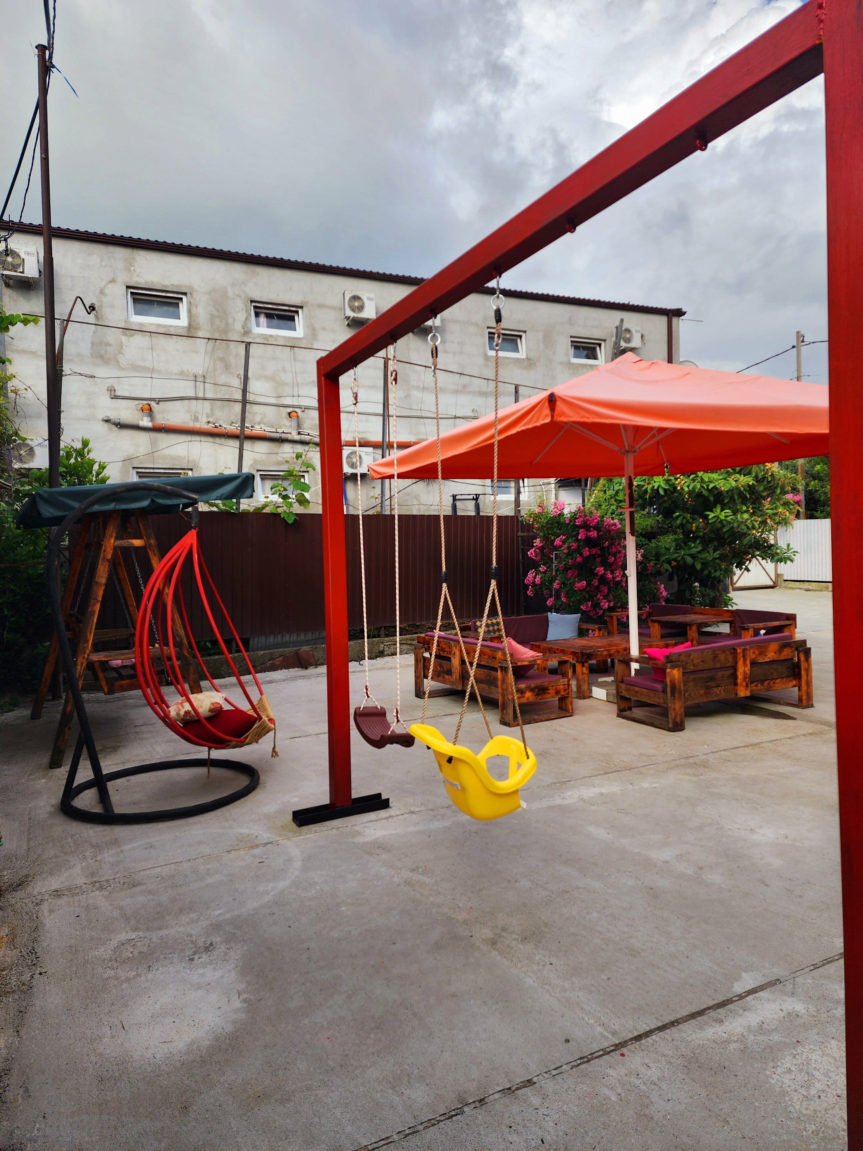 Трехместный номер с видом на бассейн