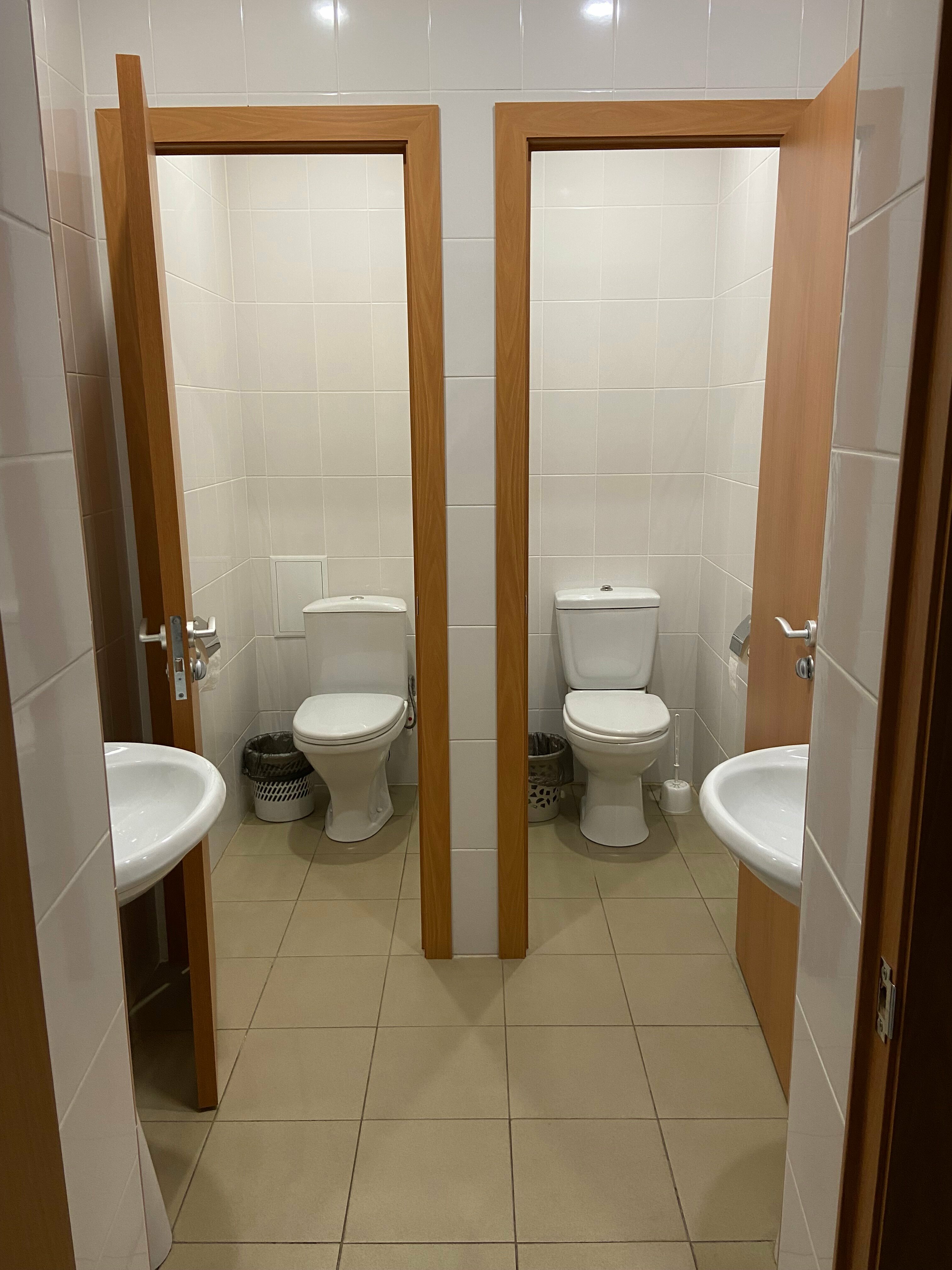 Общий номер для мужчин с 6 кроватями