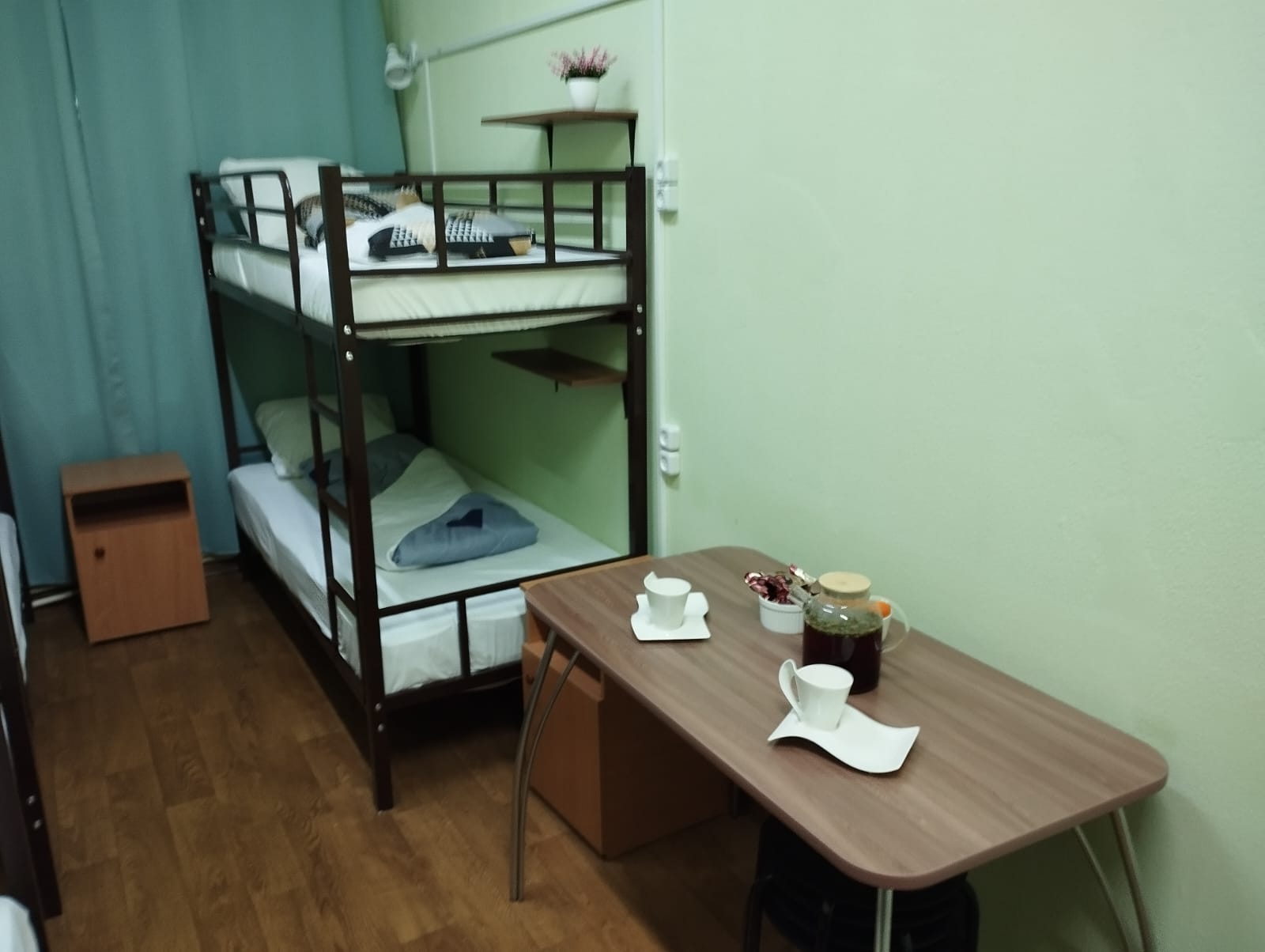 Общий номер для мужчин с 6 кроватями