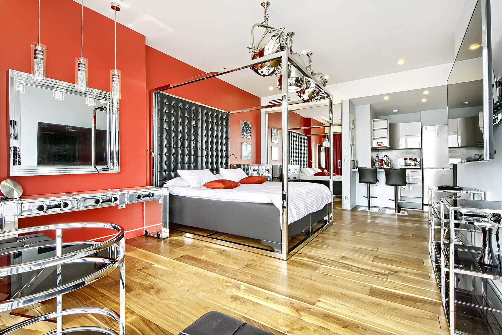 "Sky Studio — апартаменты-студия с панорамным джакузи на 63-м этаже башни "Око"