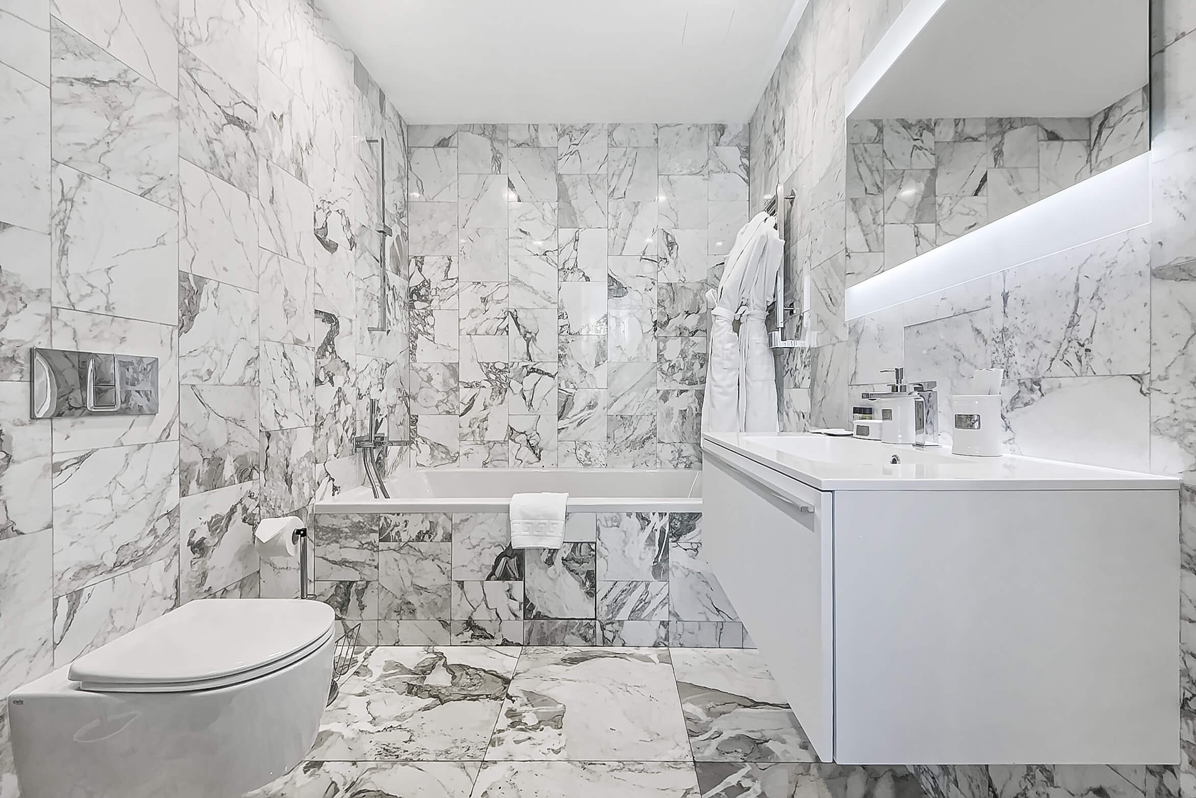 "Sky Grand Lounge" — угловые панорамные апартаменты на 45-м этаже башни "ОКО" с кинотеатром и панорамной ванной.