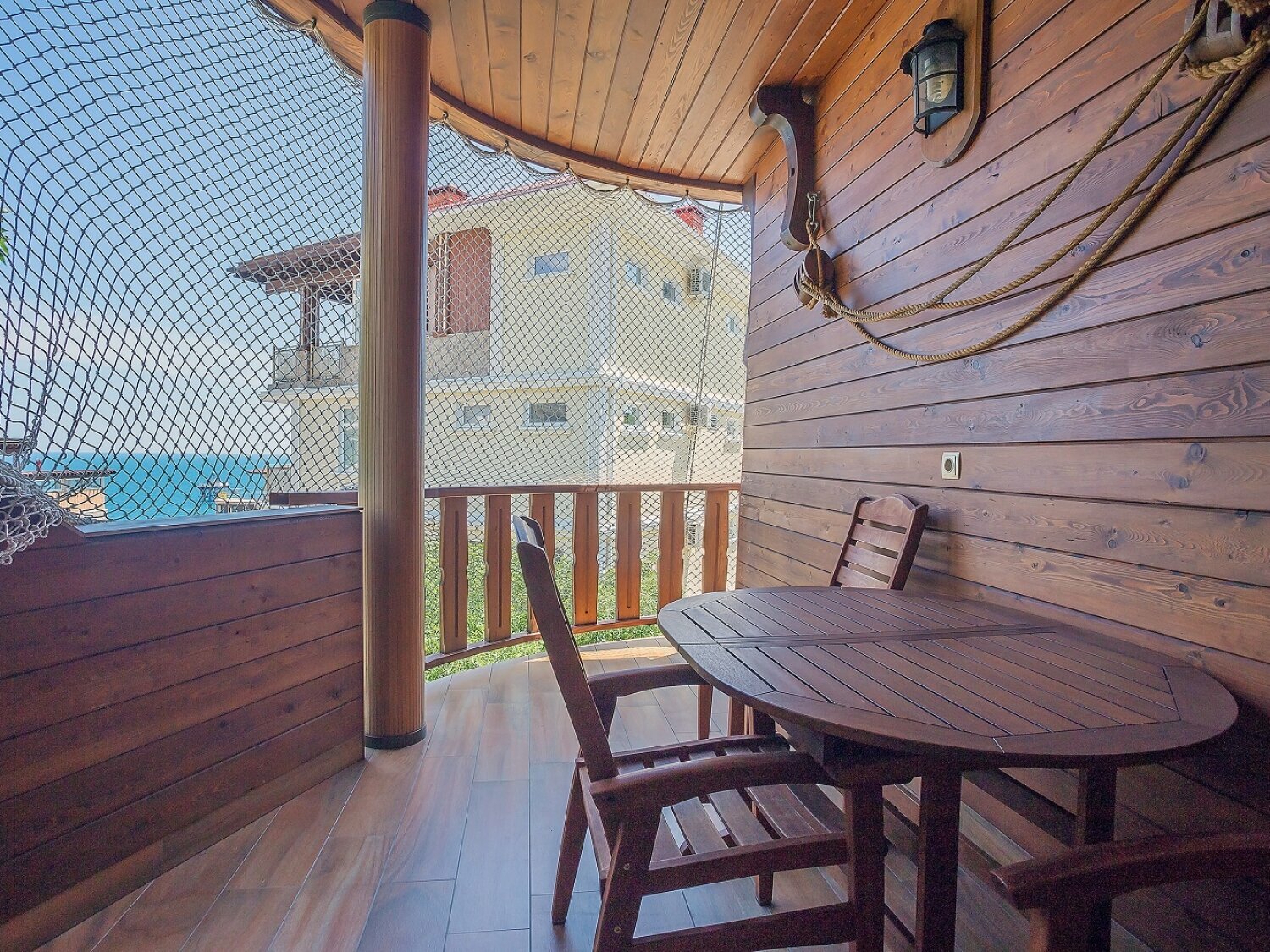 Трехместный номер с террасой