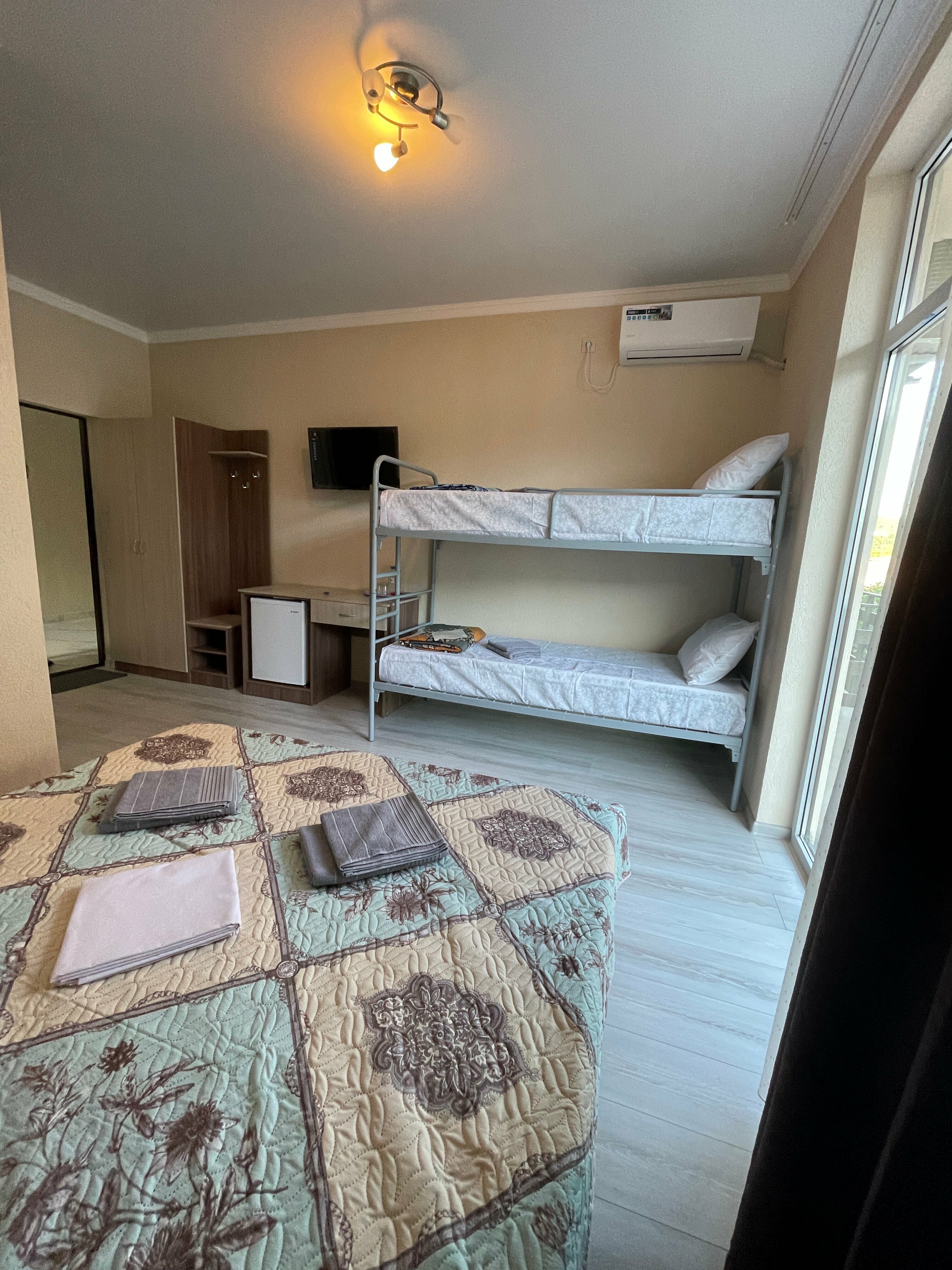 Четырехместный номер с балконом