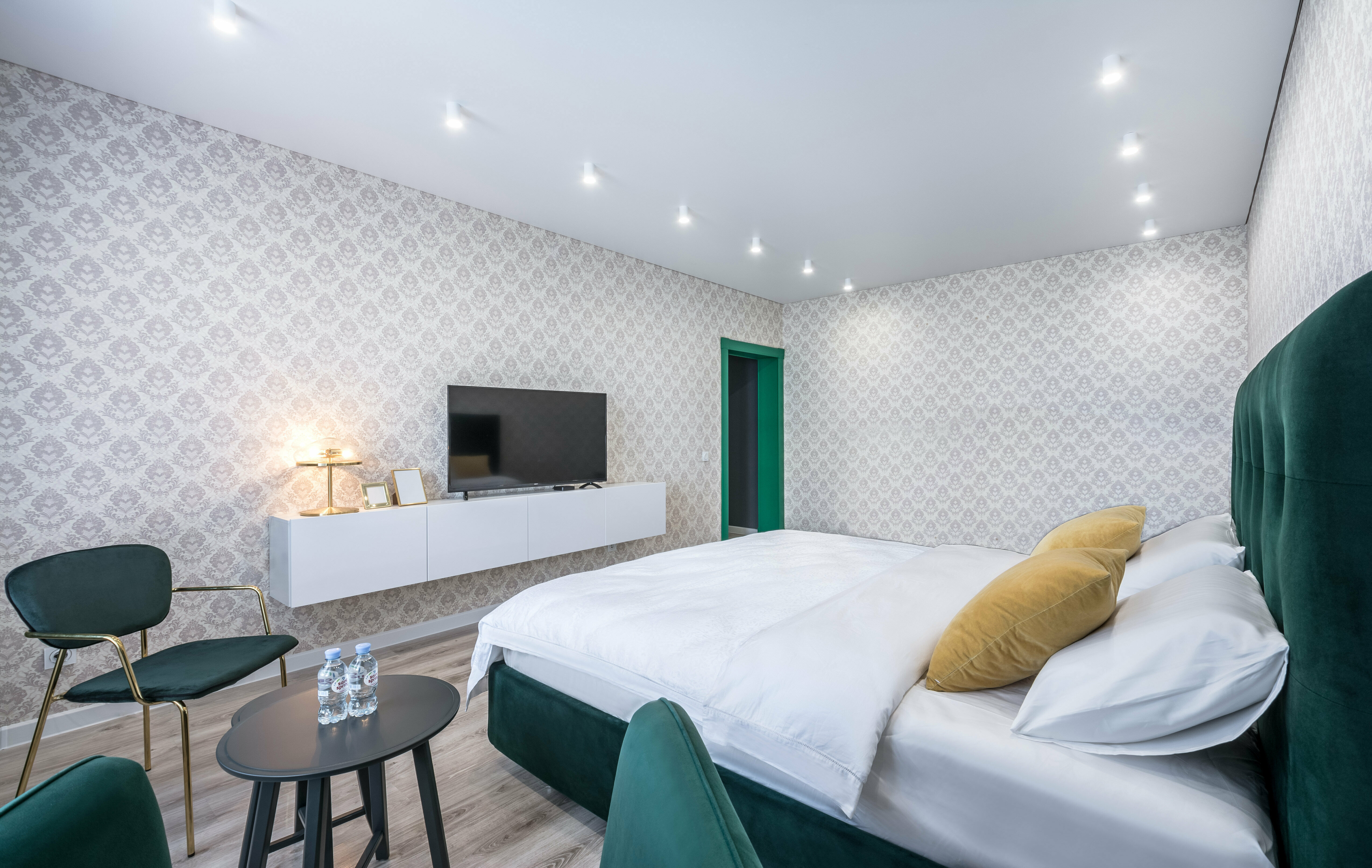 Эксклюзивные апартаменты с качелями на балконе и видом на «Главную площадь города».  Размещение до 4-х чел.