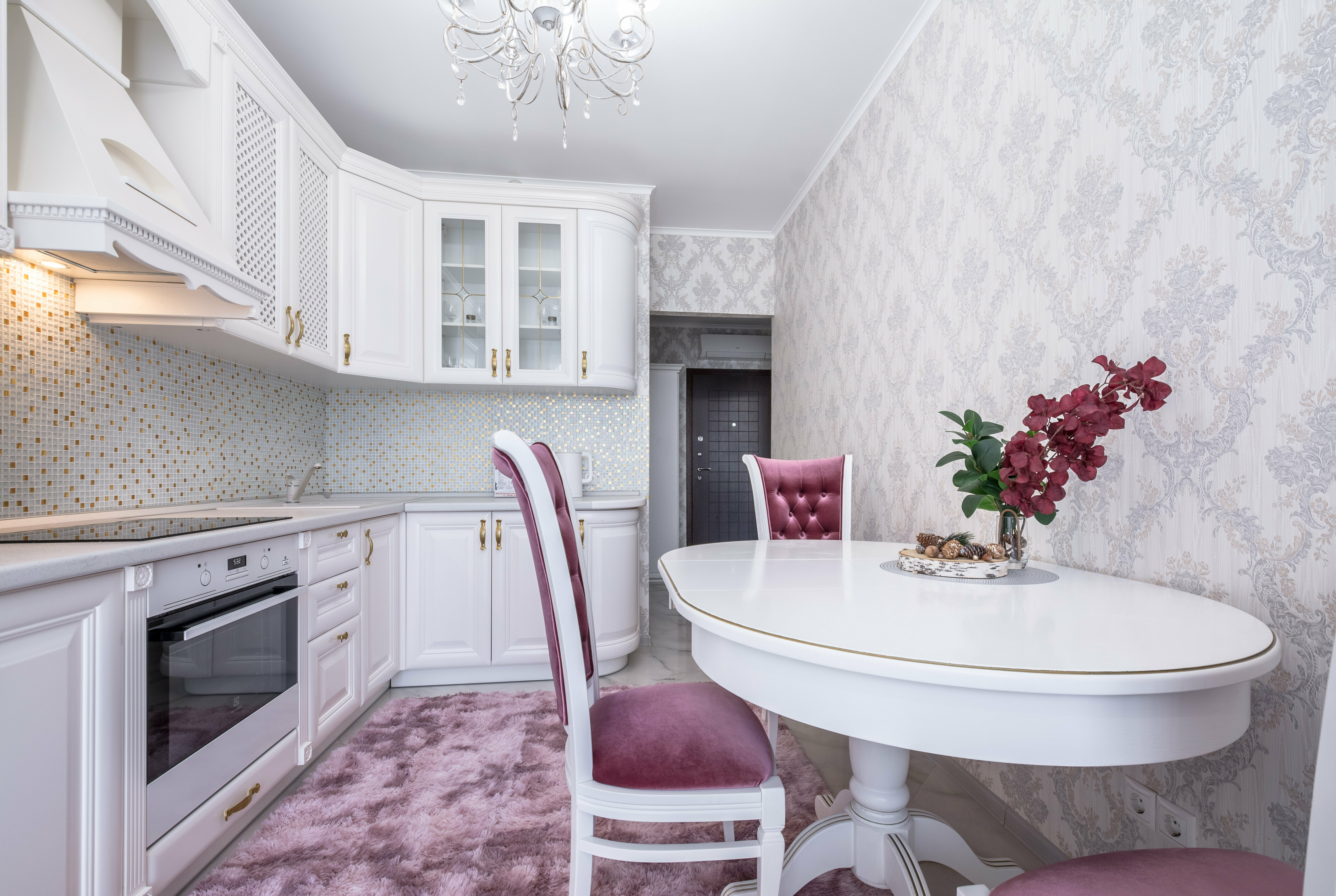 Апартаменты с большой кроватью, Smart TV и уютной кухней (вид на внутренний двор).