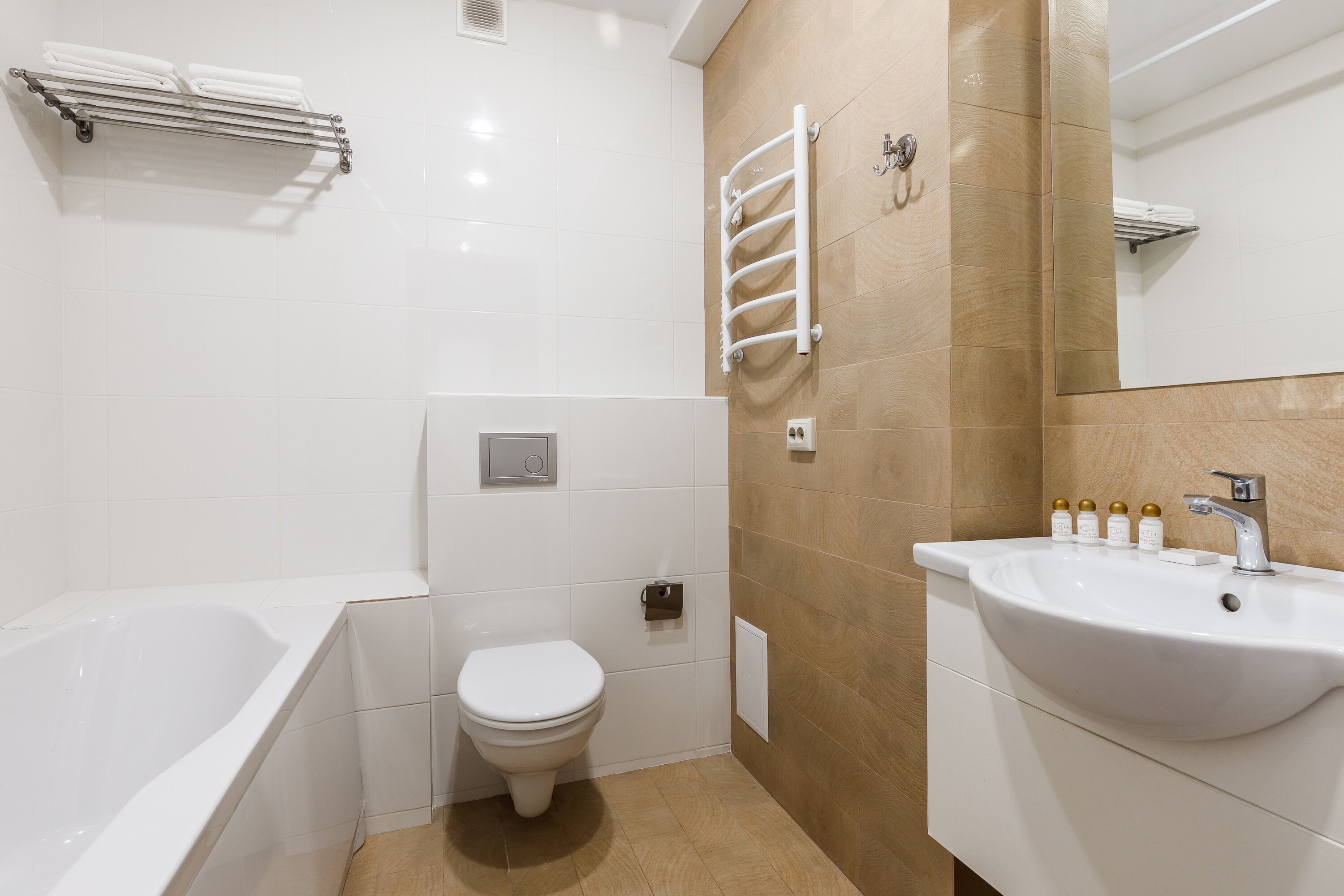 Смежные стандарты 4-х местные с балконом 1 корпус