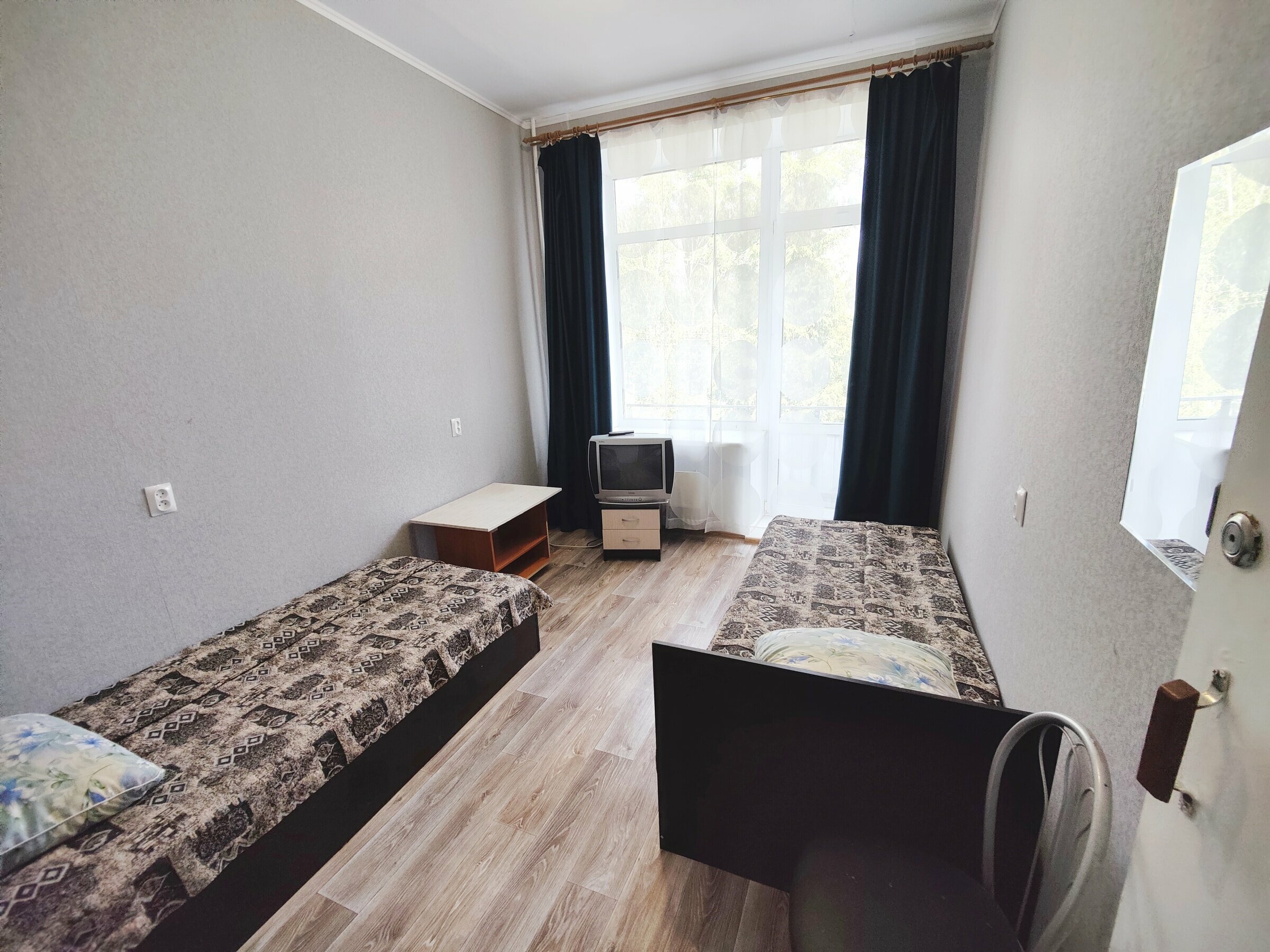 Четырехместный номер с душем