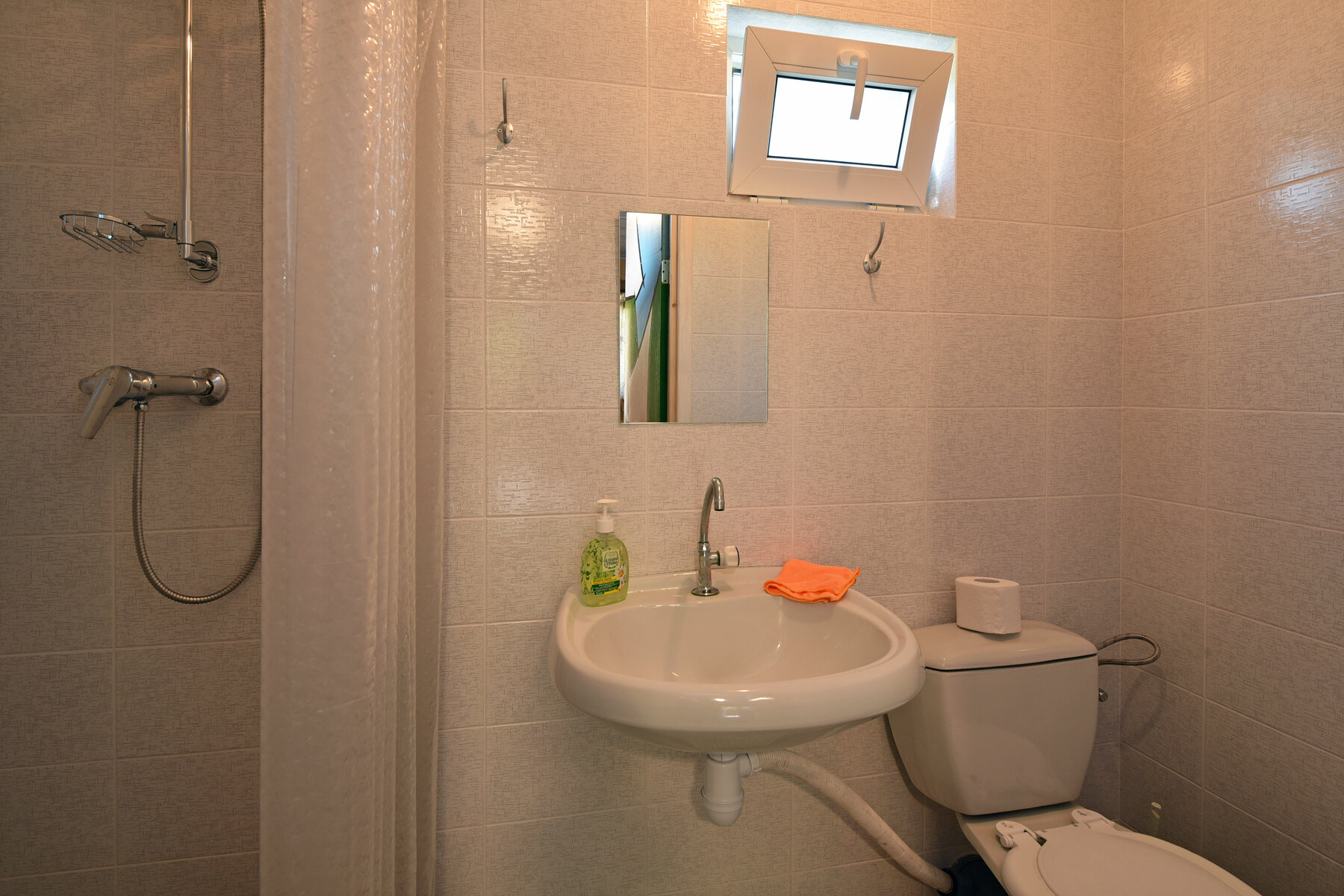 Трехместный номер с душем