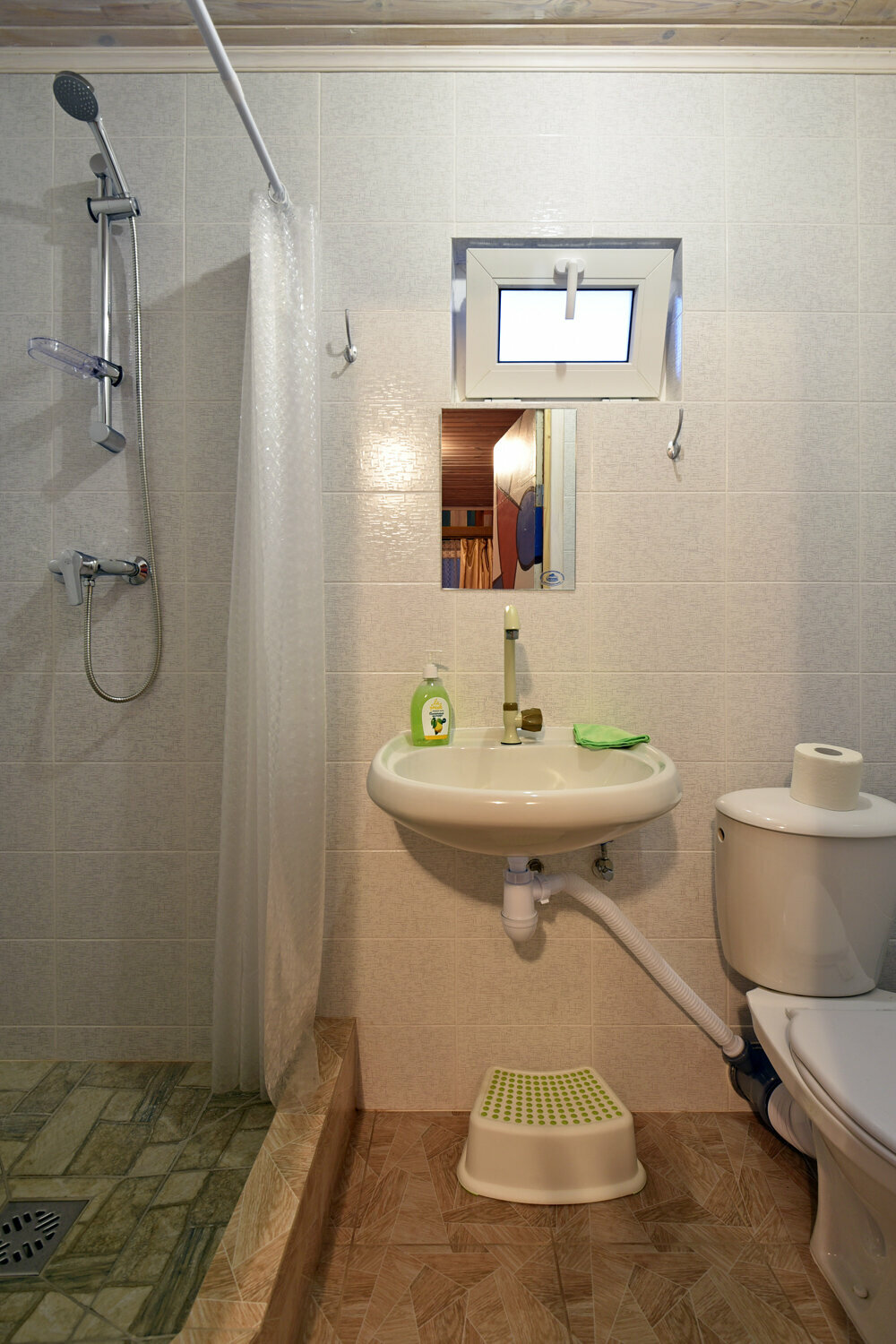 Трехместный номер с душем