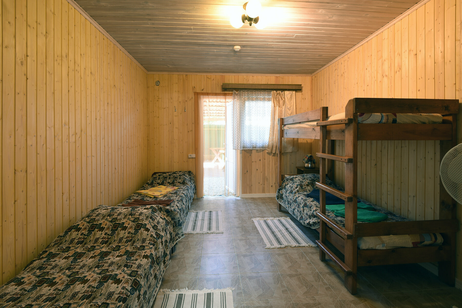 Четырехместный номер с душем