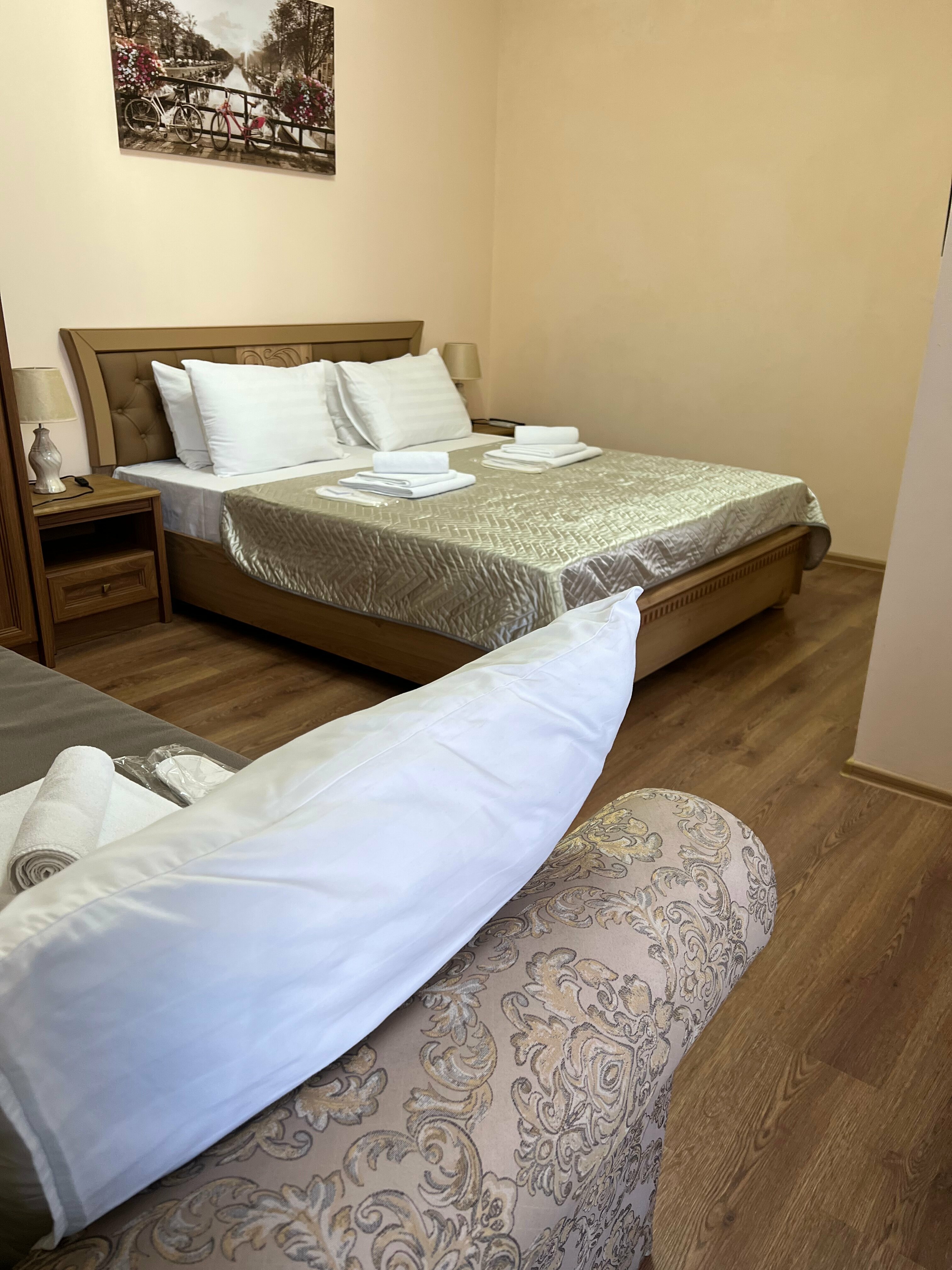 Трёхместный номер ДеЛюкс №8