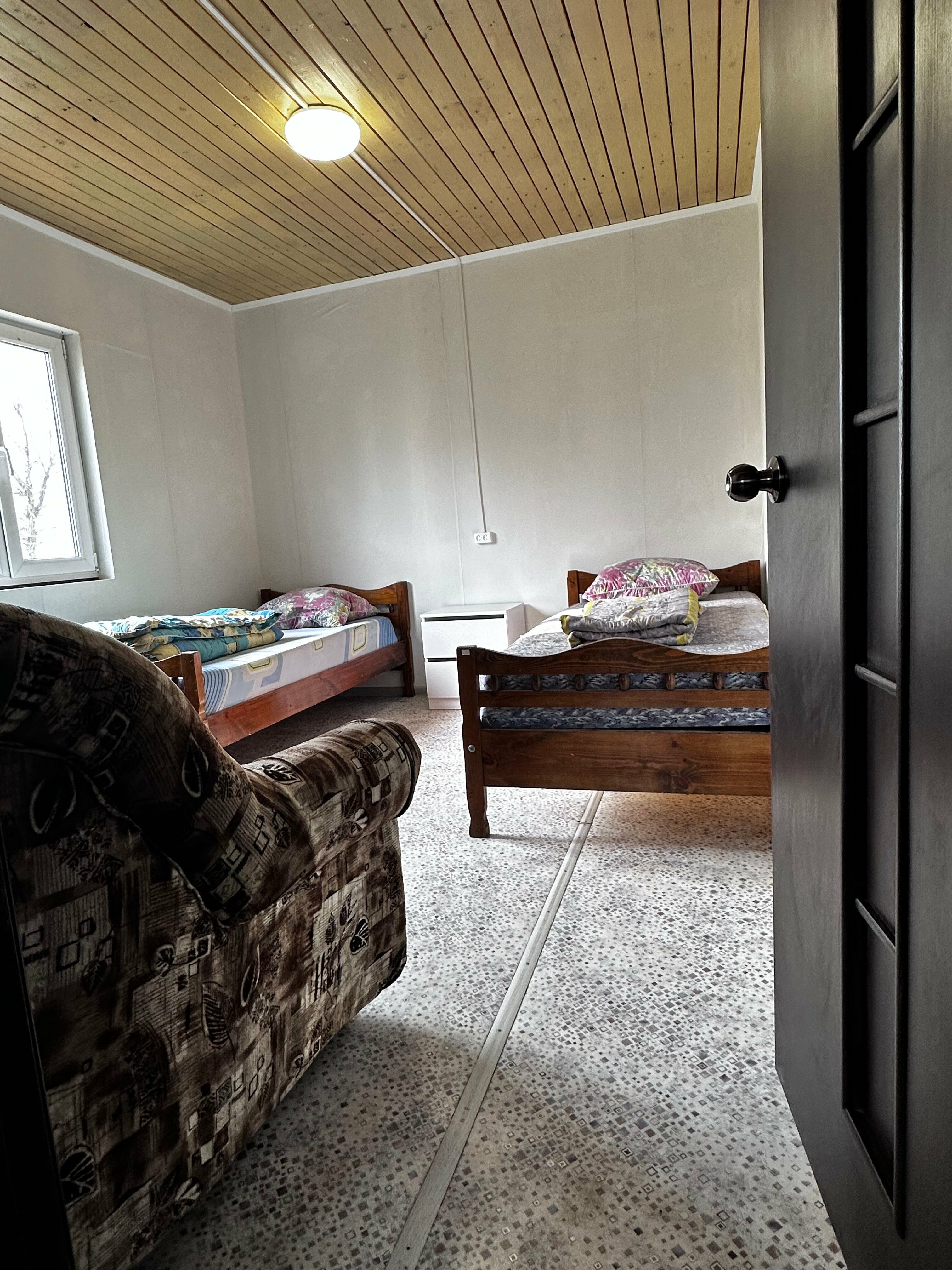 Трехместный номер «Комфорт» с душем