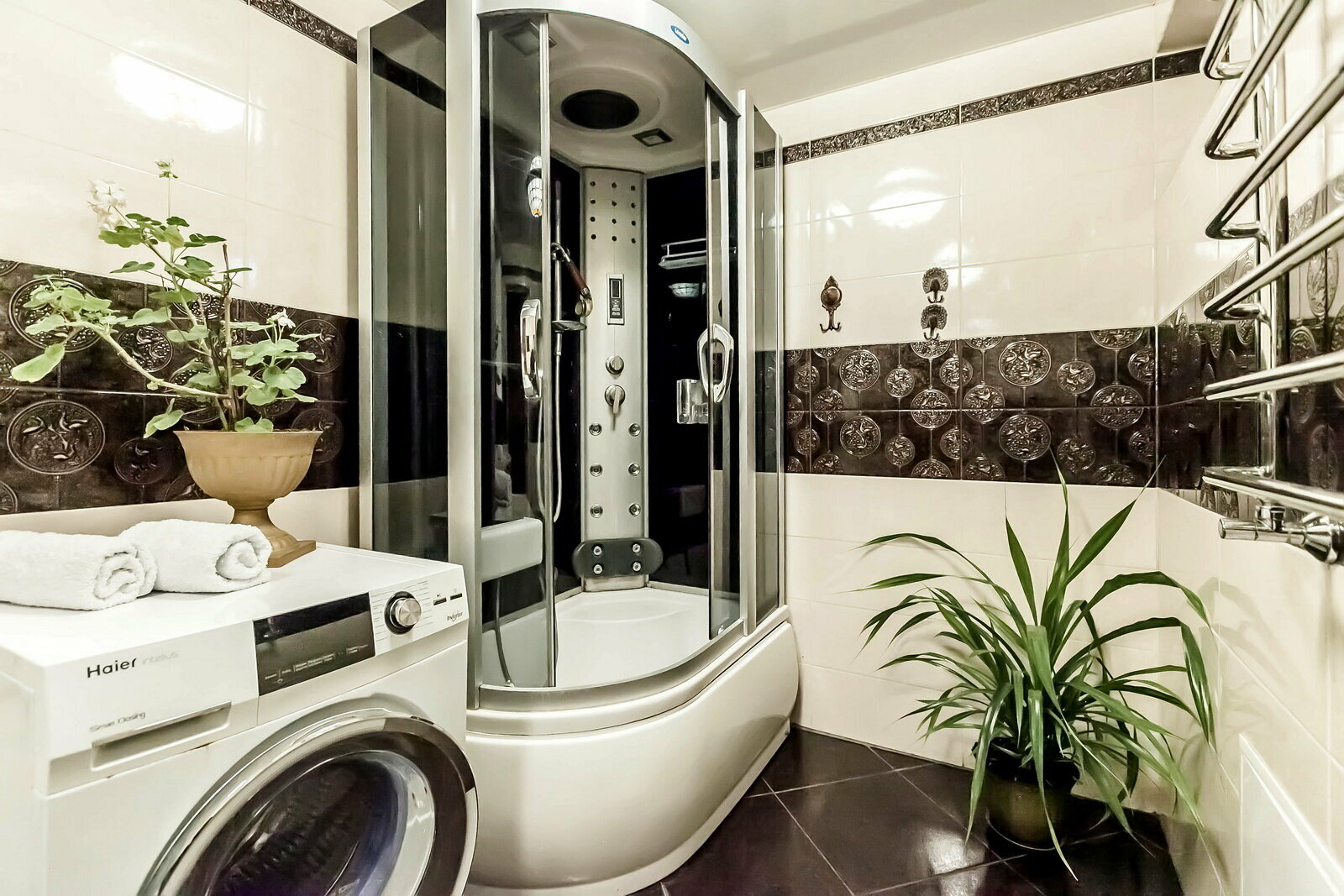 Четырехместный номер эконом-класса с общей ванной комнатой