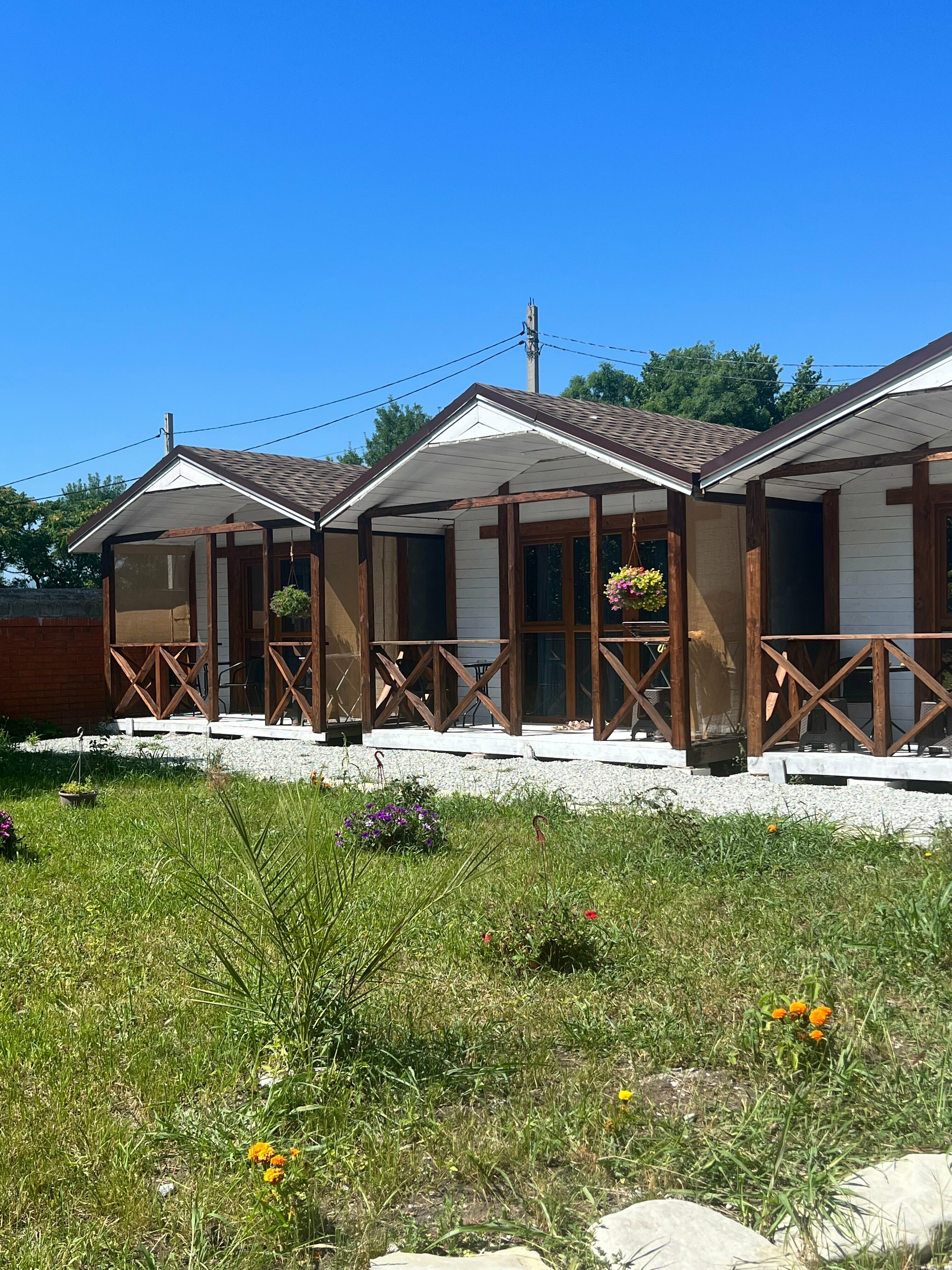 Домики с бассейном