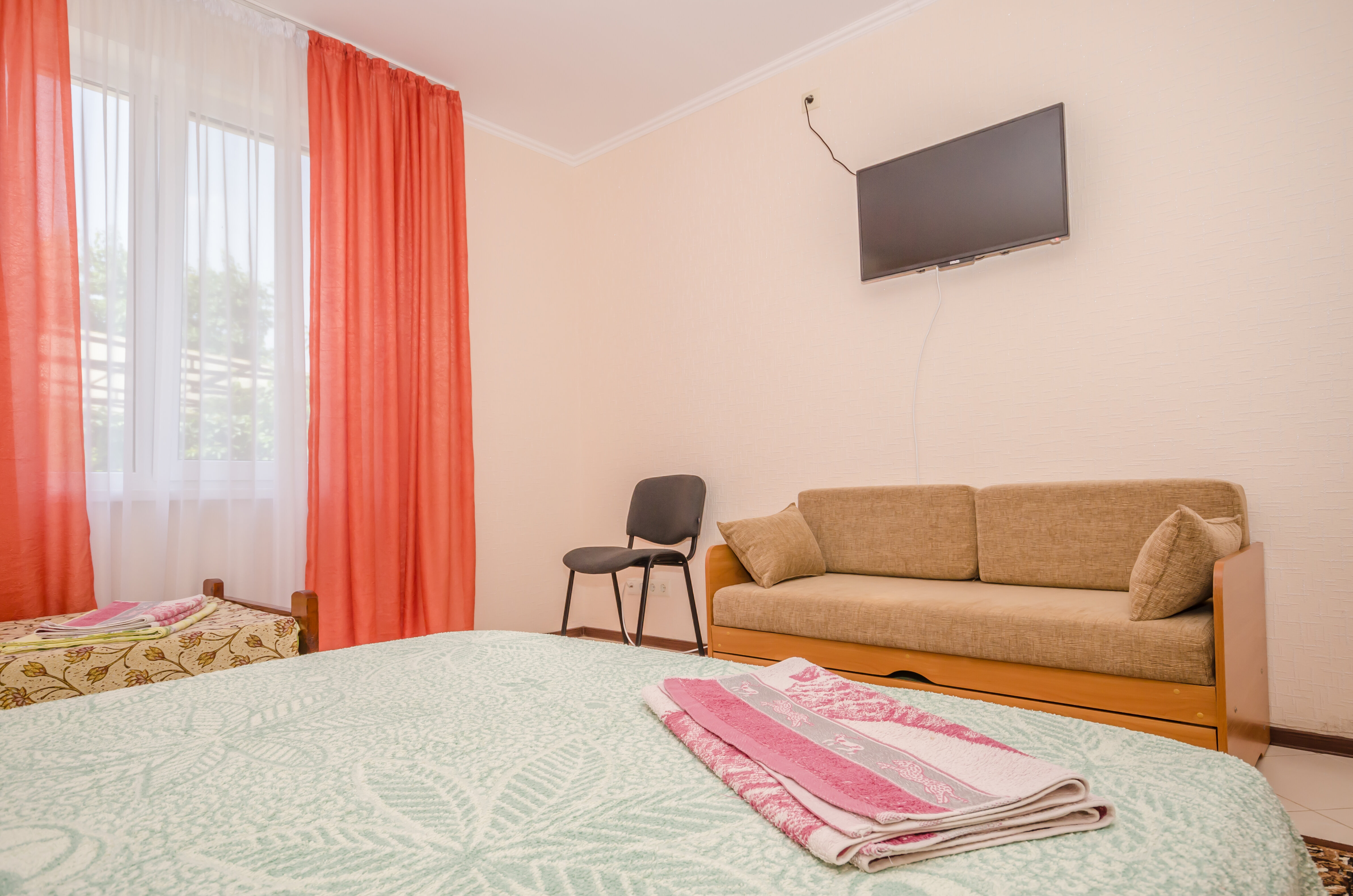 Семейный Стандарт (2 взрослых + 2 детей)