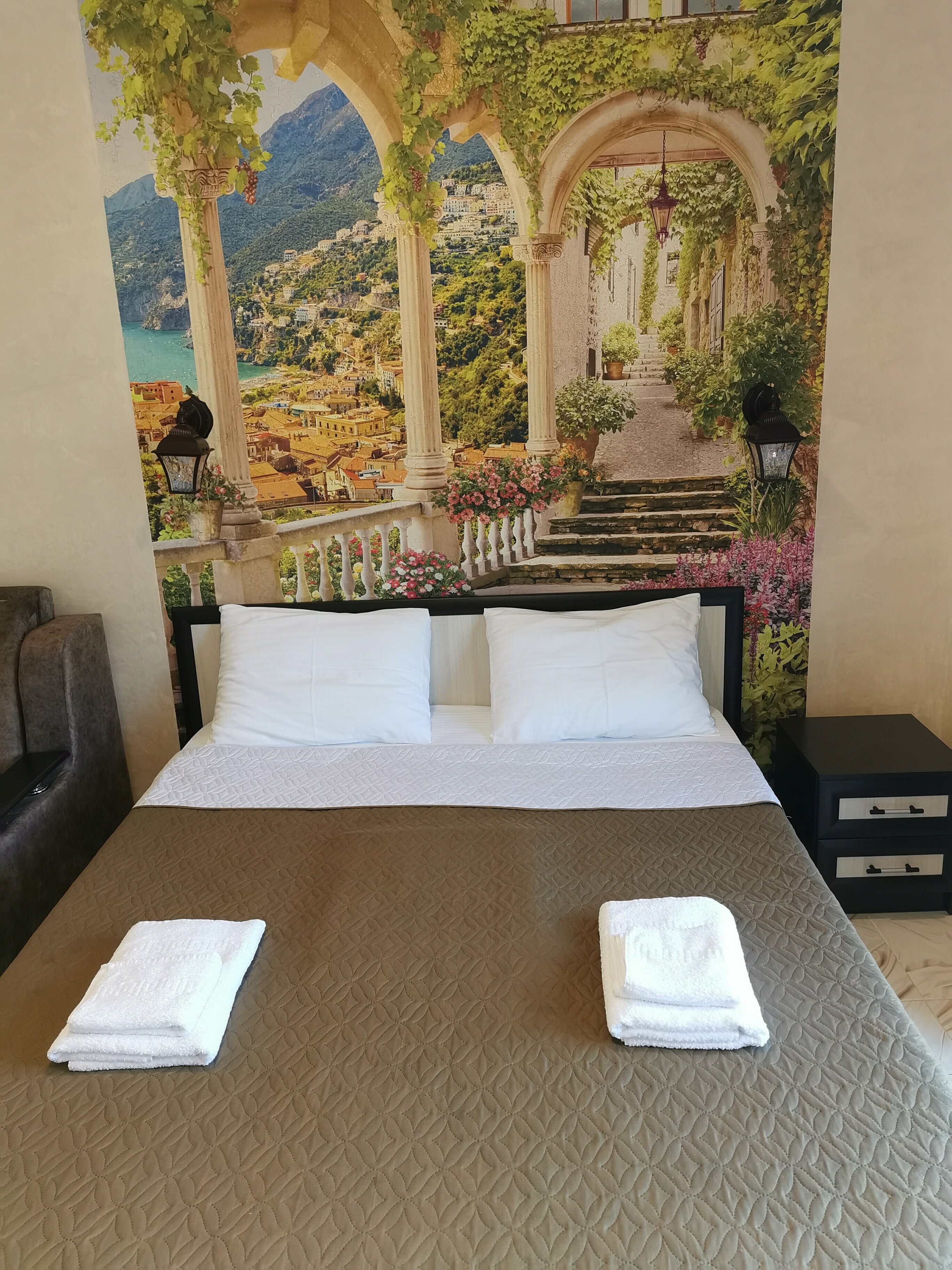 Трехместный номер с балконом