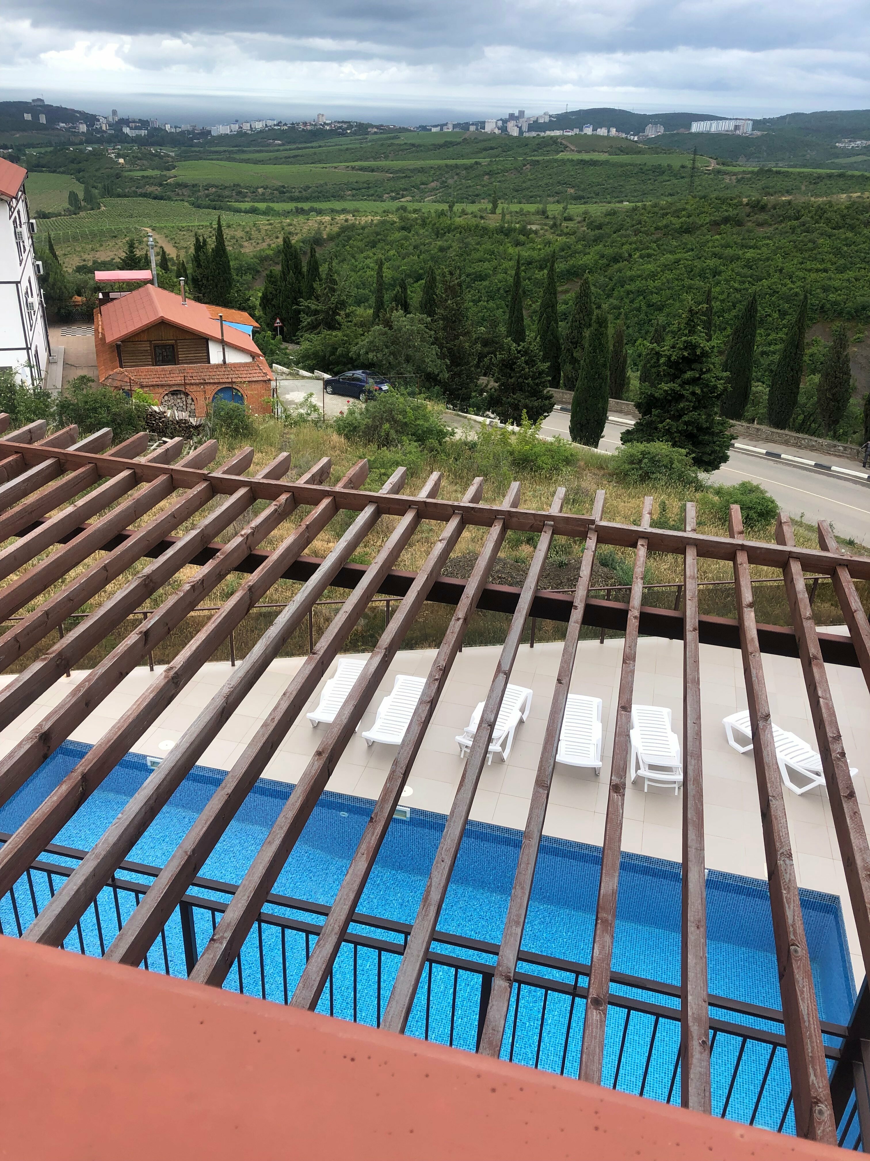 Трехместный номер с балконом