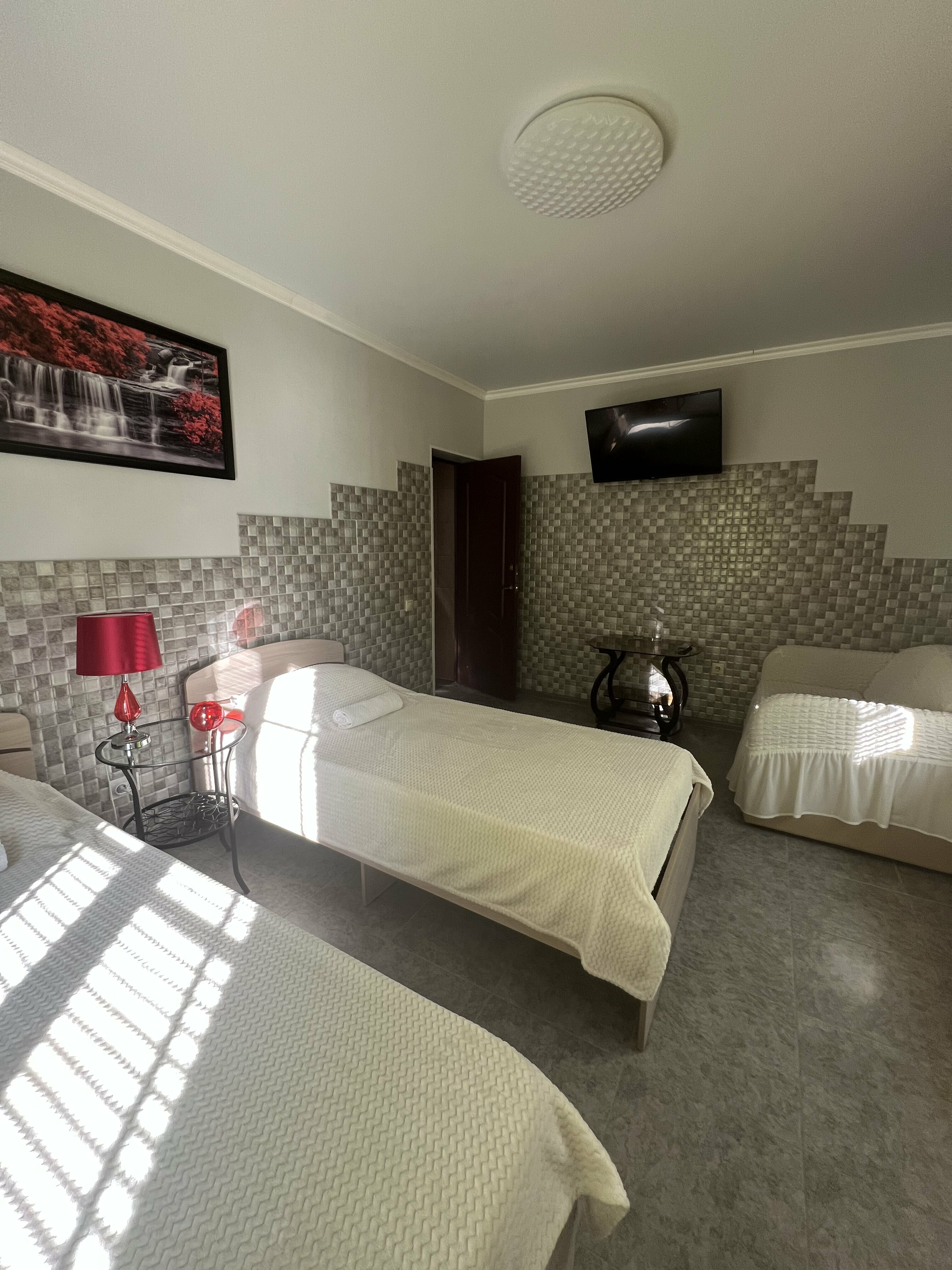 Двухместный номер с 2 отдельными кроватями и общей ванной комнатой