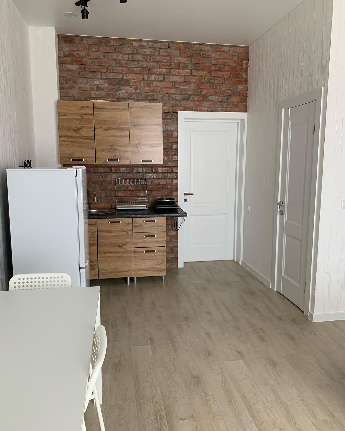 Двухместный номер с двуспальной кроватью и дополнительной кроватью