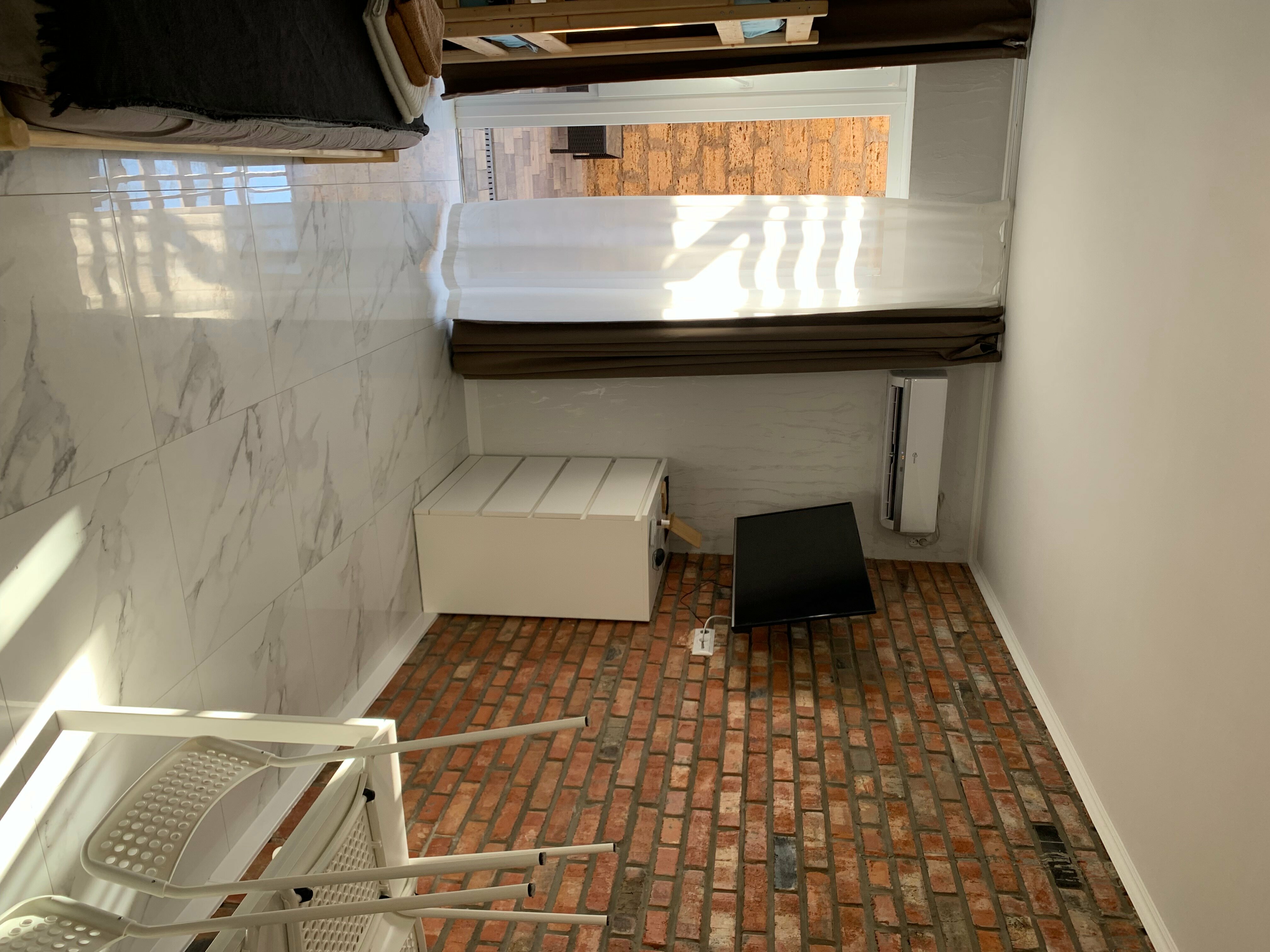 Двухместный номер с двуспальной кроватью и дополнительной кроватью