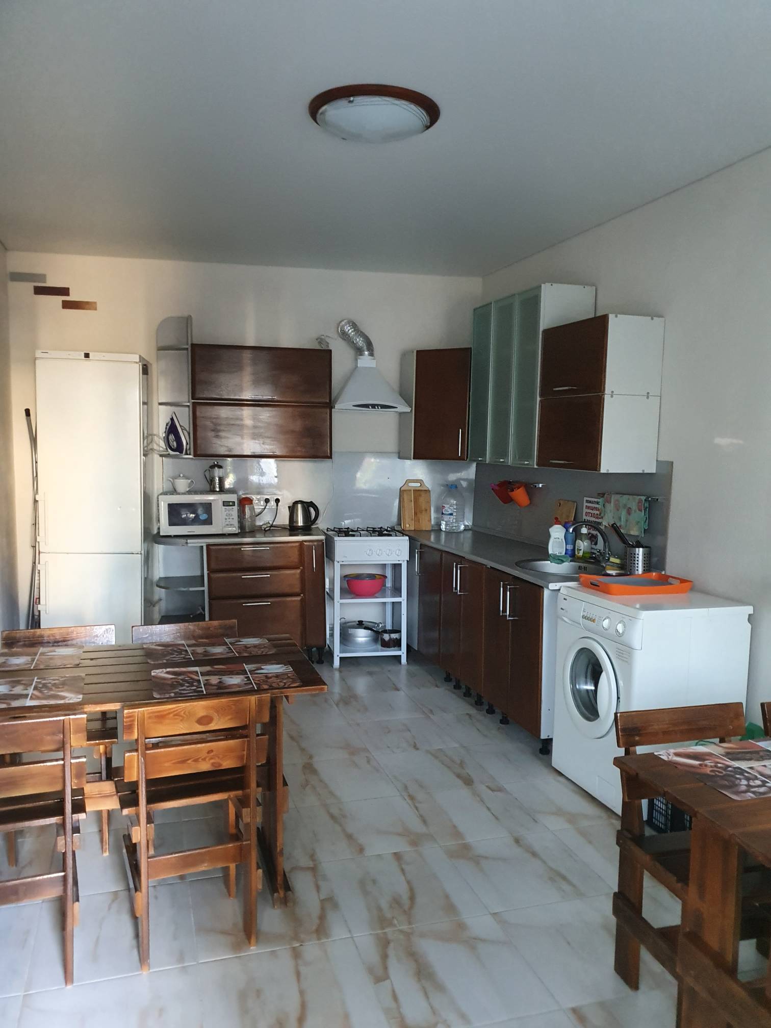 Двухместный номер с двуспальной кроватью и дополнительной кроватью