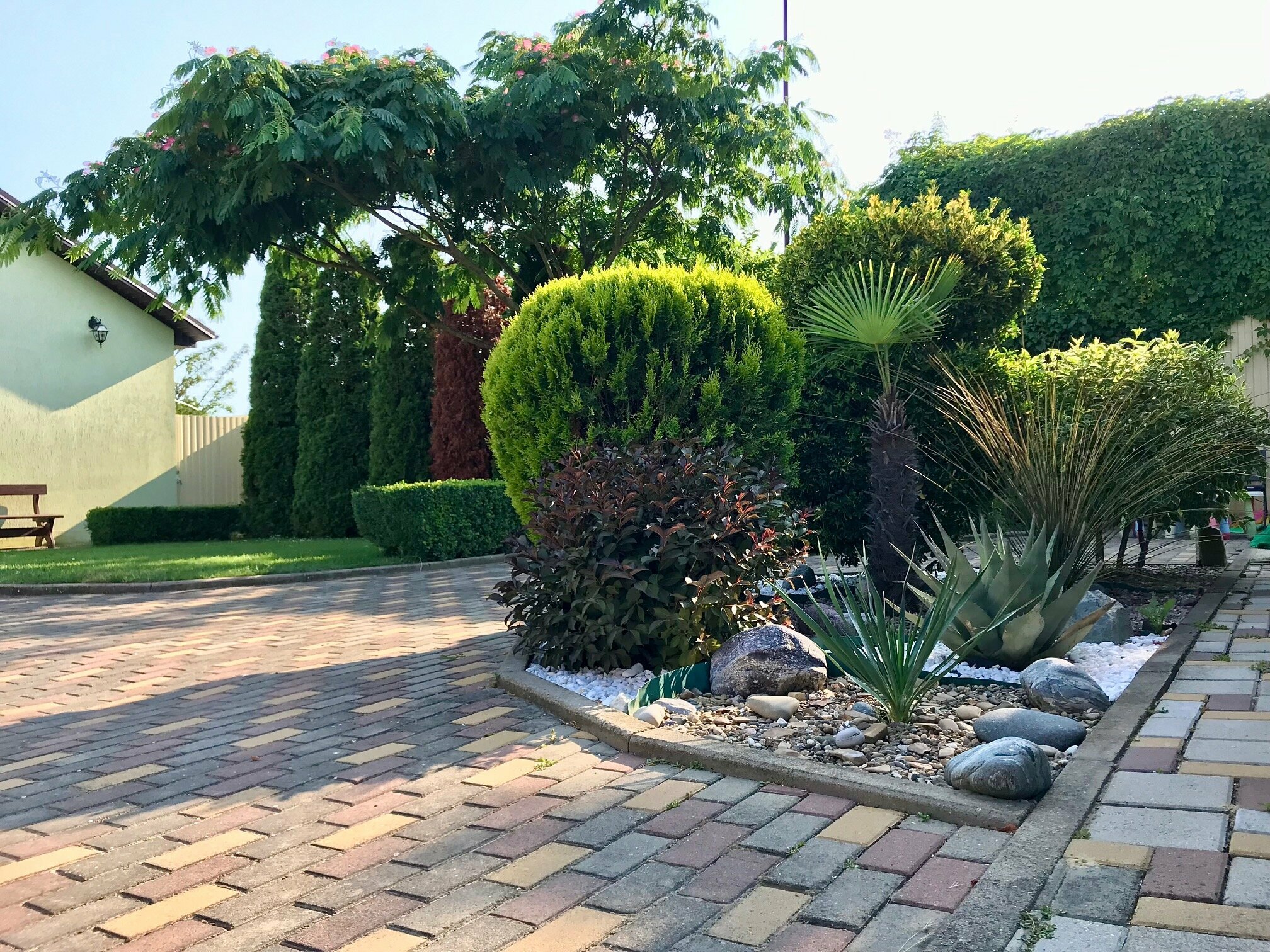 Трехместный номер с террасой