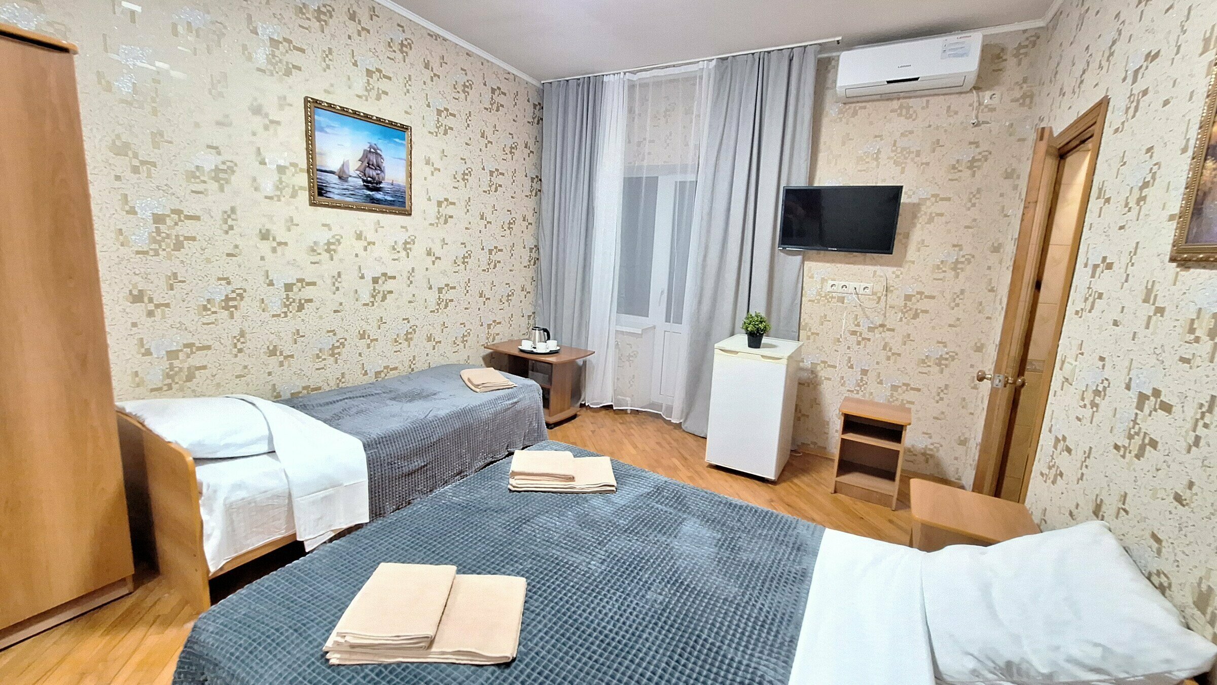 Трехместный номер с балконом