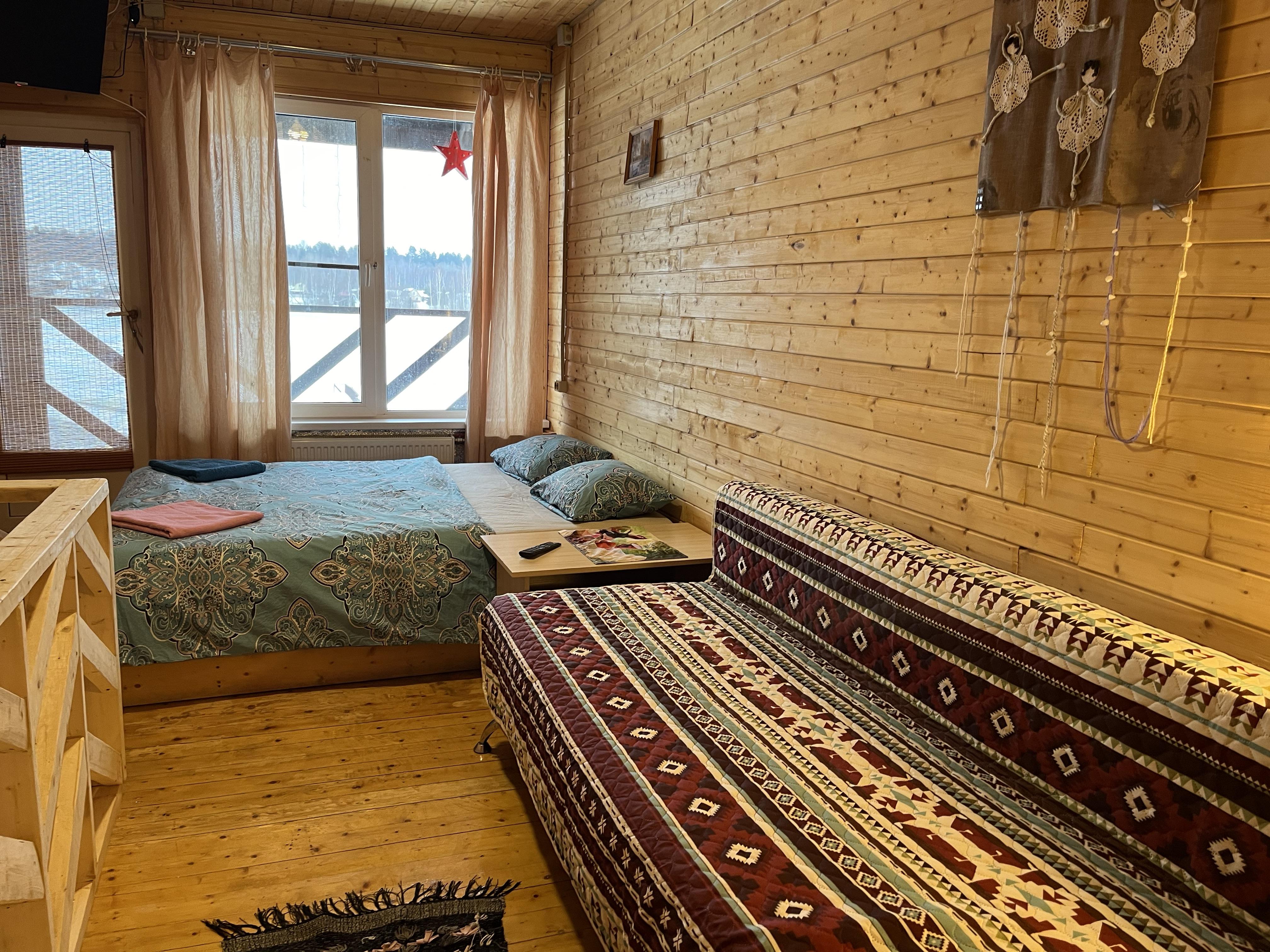 Семейный номер с видом на озеро