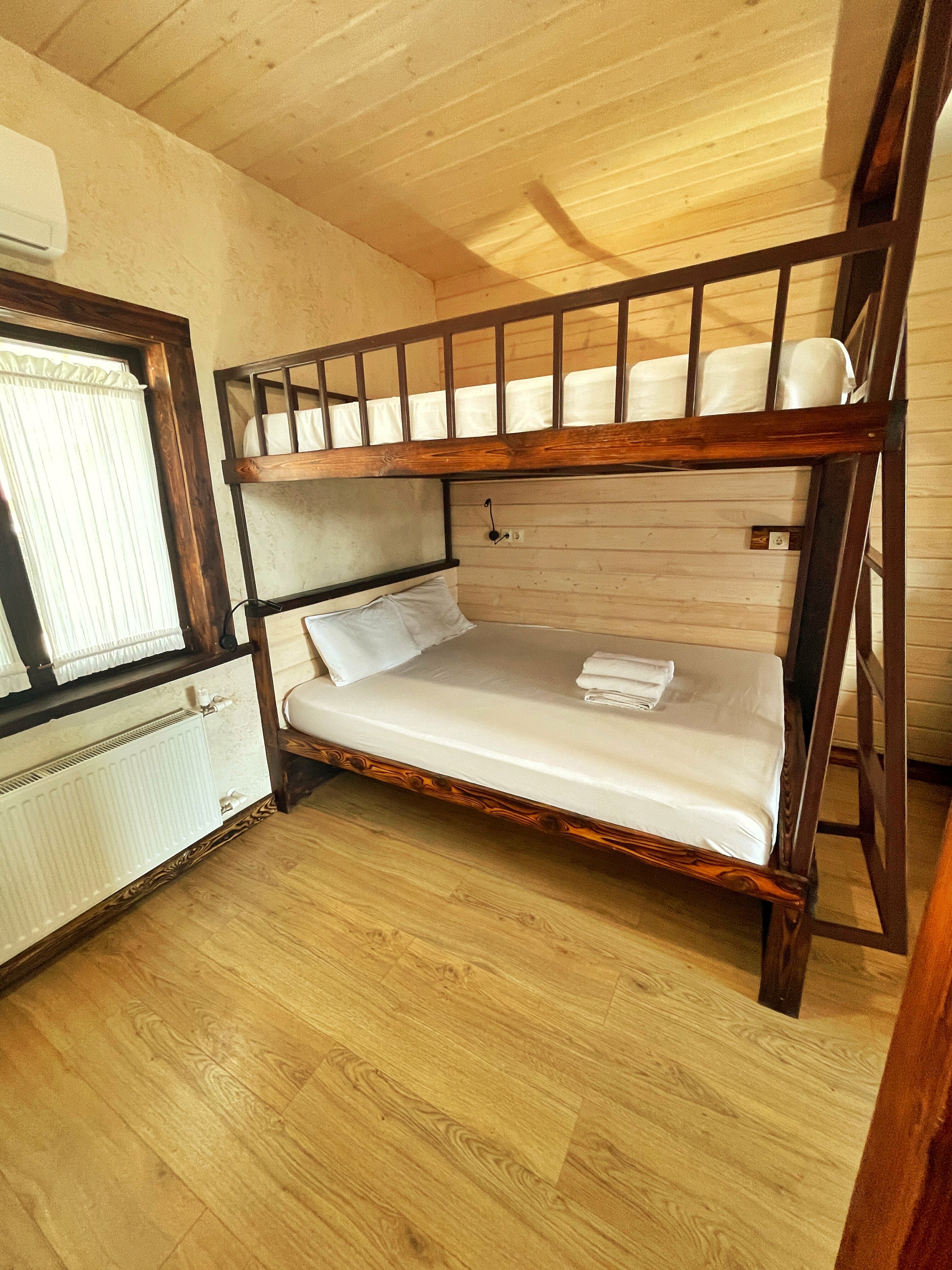 Семейный номер с видом на горы