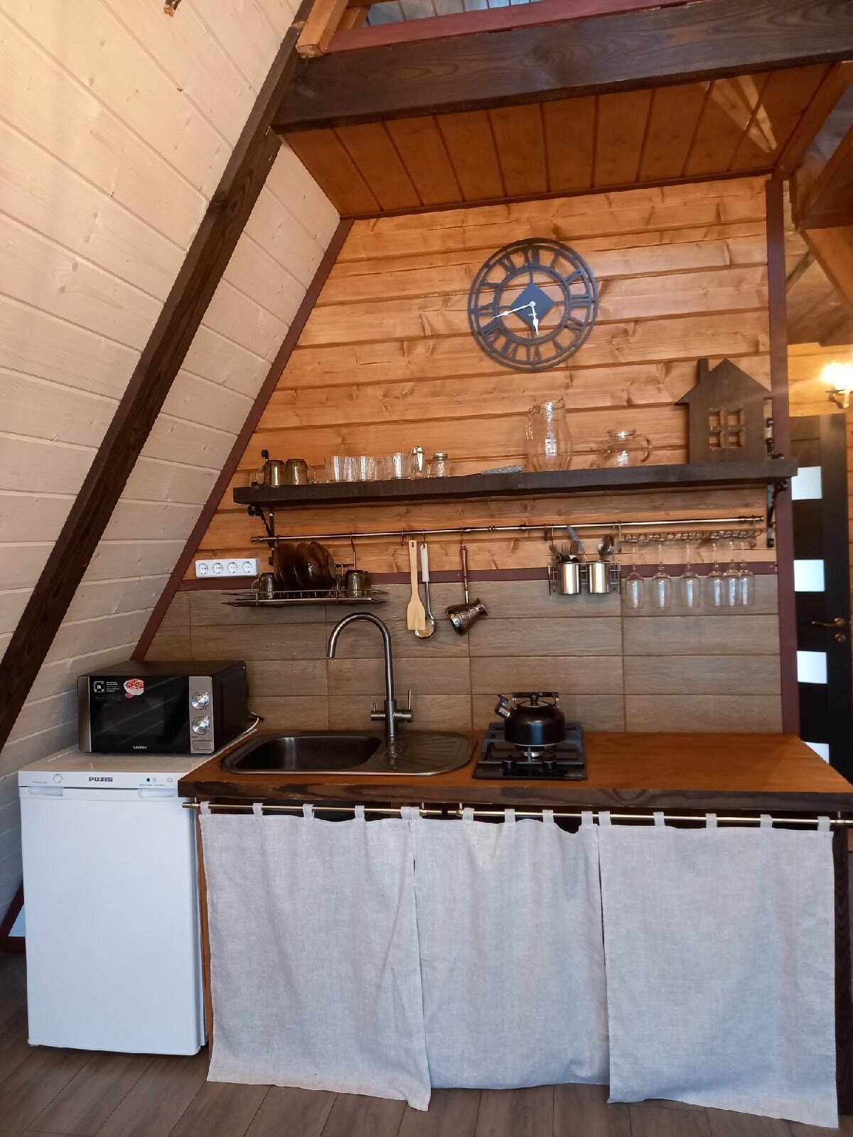 Двухуровневый четырехместный номер