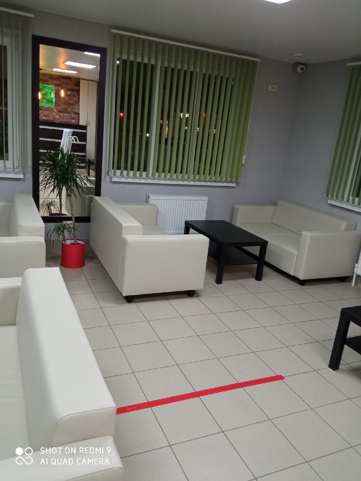 Кровать в общем 6-местном номере для мужчин и женщин