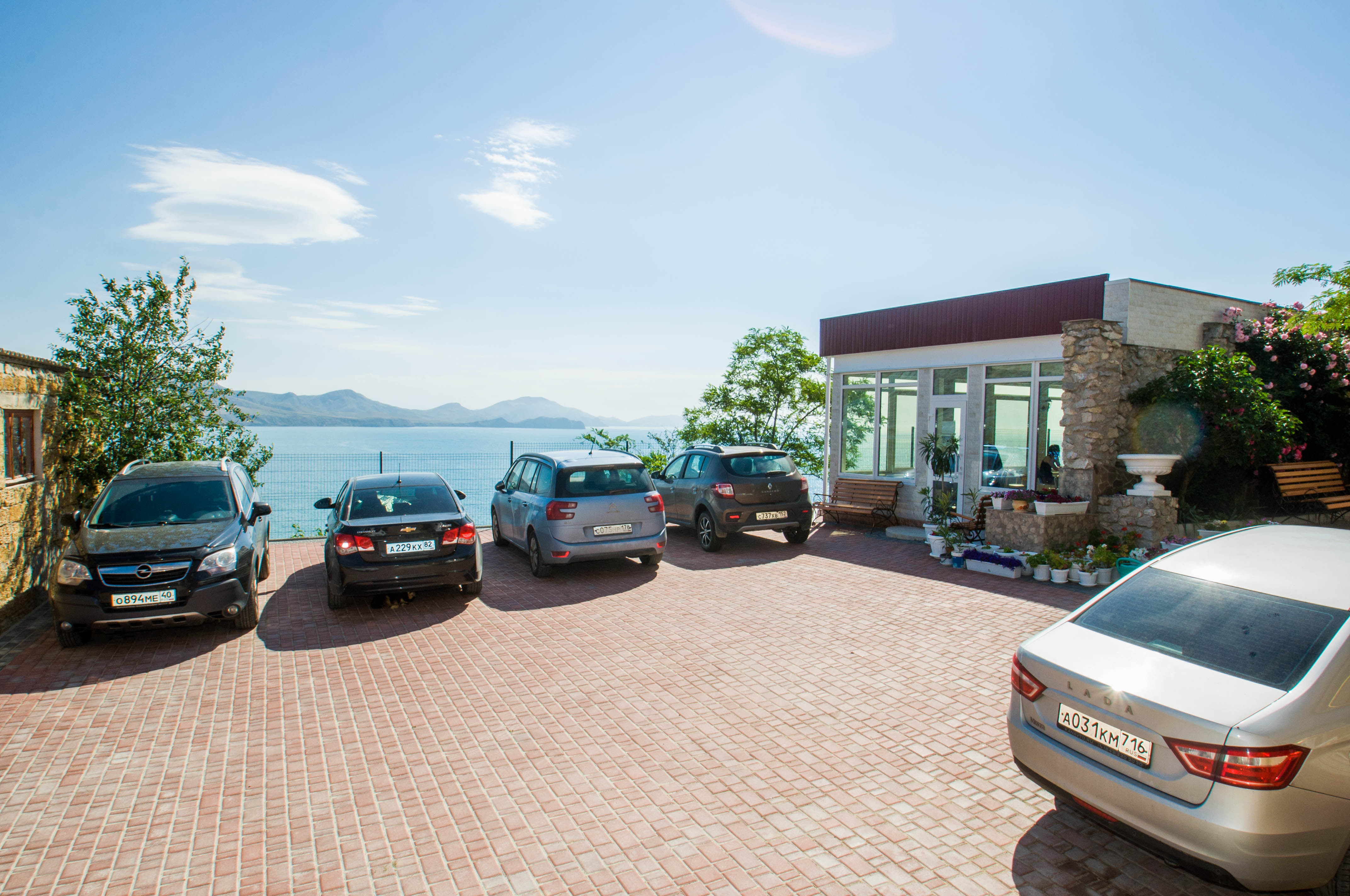 Трехместный номер с видом на море