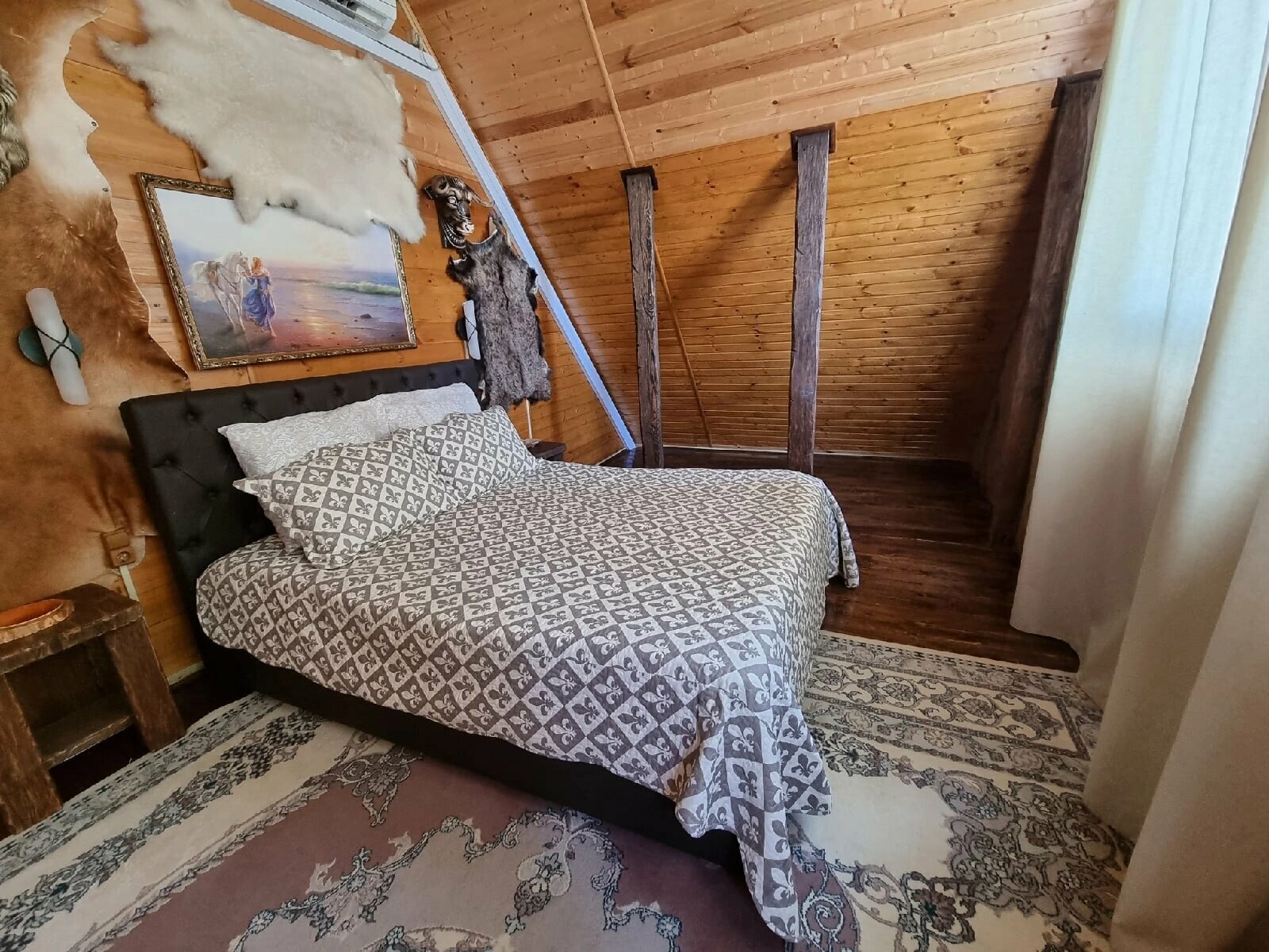 Двухуровневые трёхкомнатные апартаменты "Викинги"