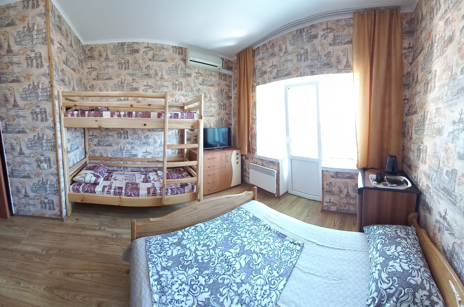 Семейный номер с балконом